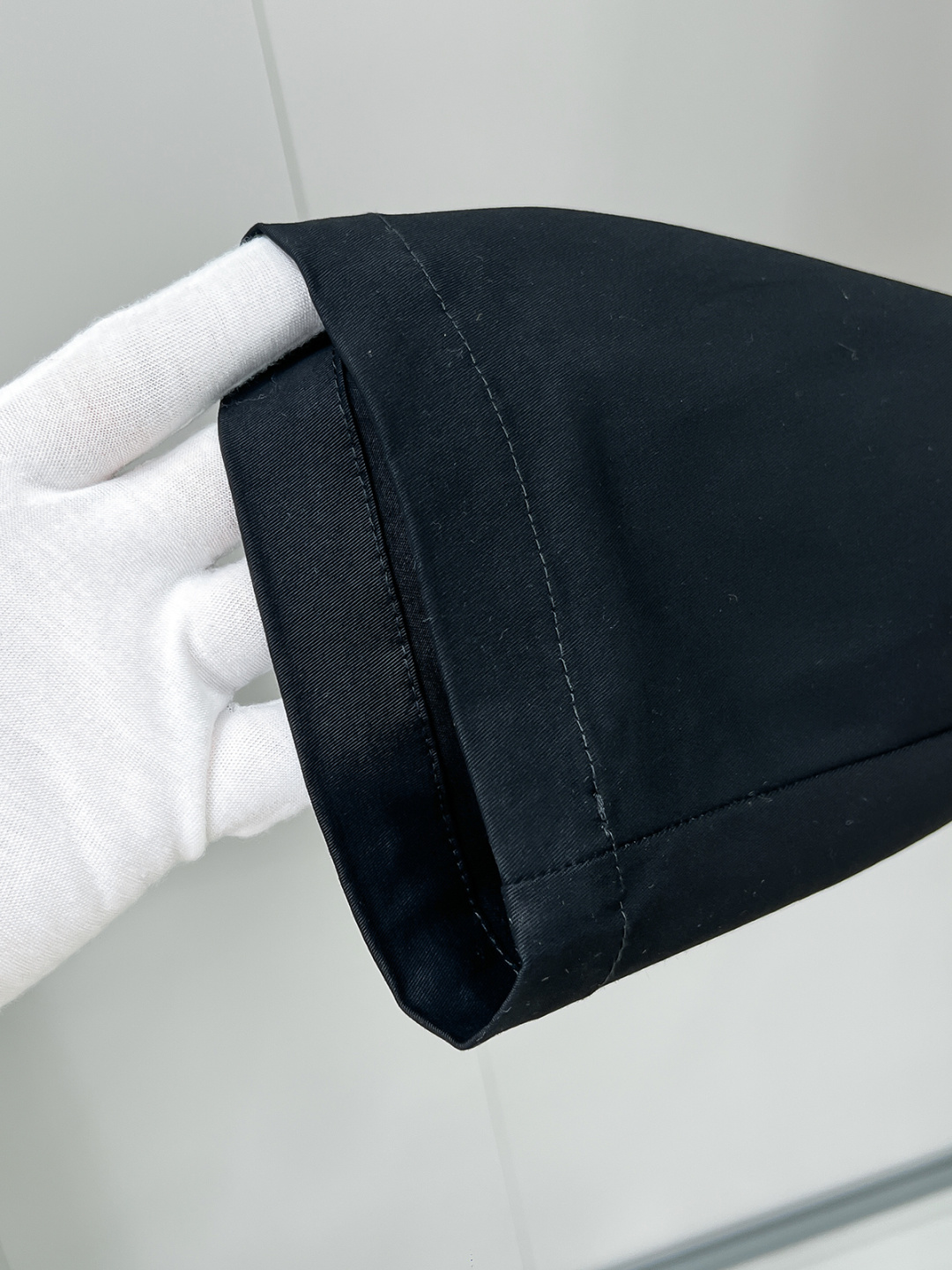 Kiton 2025秋冬专柜新款定制休闲裤 干净利落剪裁，都市风十足 采用高端精纺面料手感软糯干爽，上身