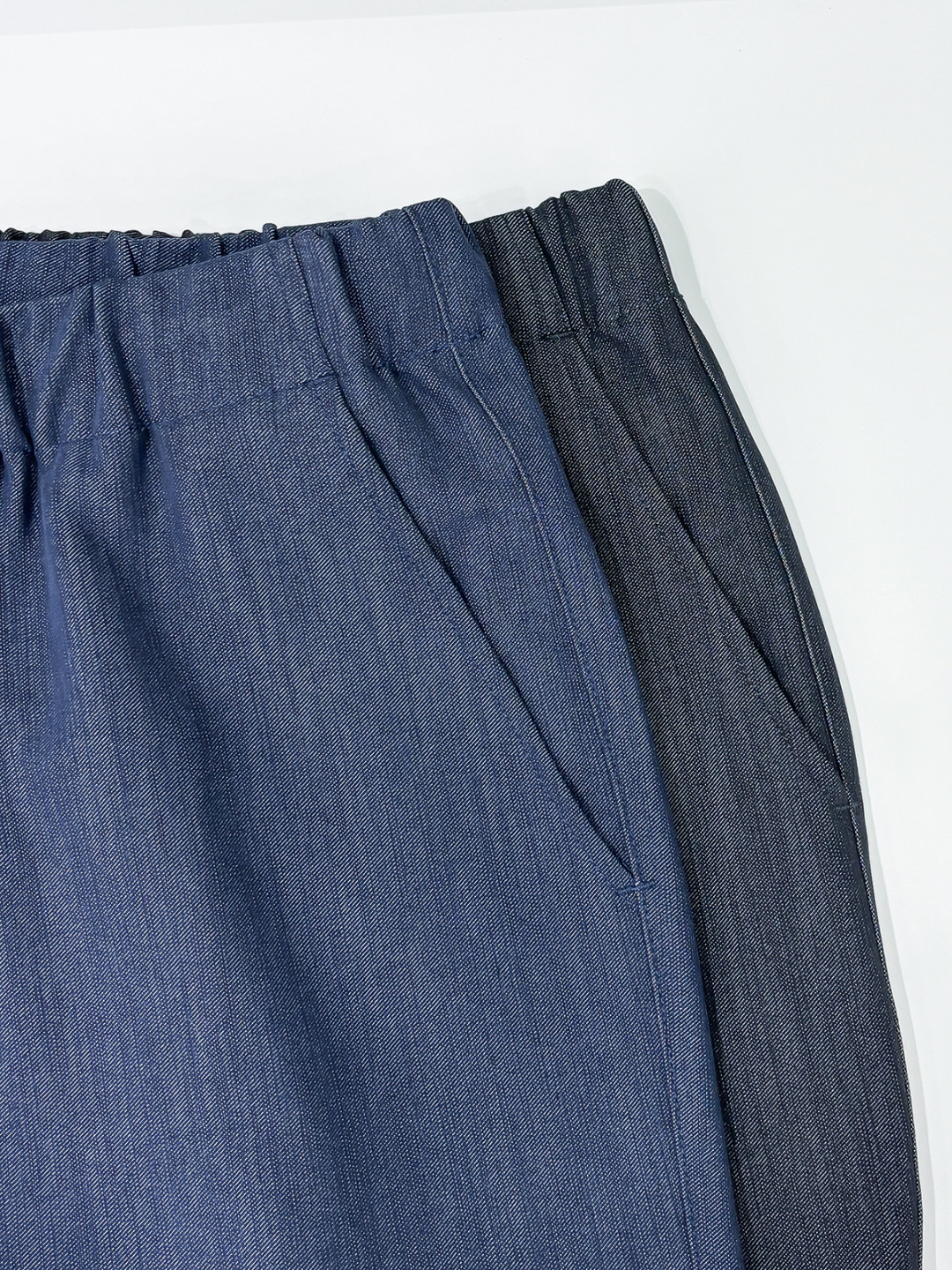 组合图 Ki重磅来袭2025FW早秋新品看似简约的小直筒剪裁，实则暗藏「立体工学」—— 定制面料裤身不起