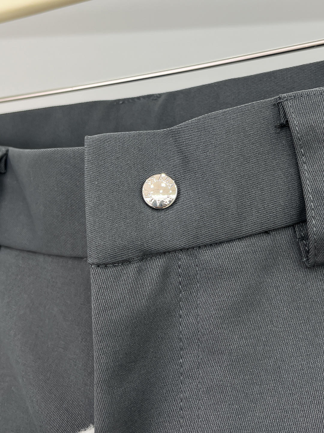 P家25秋冬 男士精品休闲裤.意大利🇮🇹进口面料，最新款上身版型无敌正!绝对可以闭眼收的一款此款裤子非常