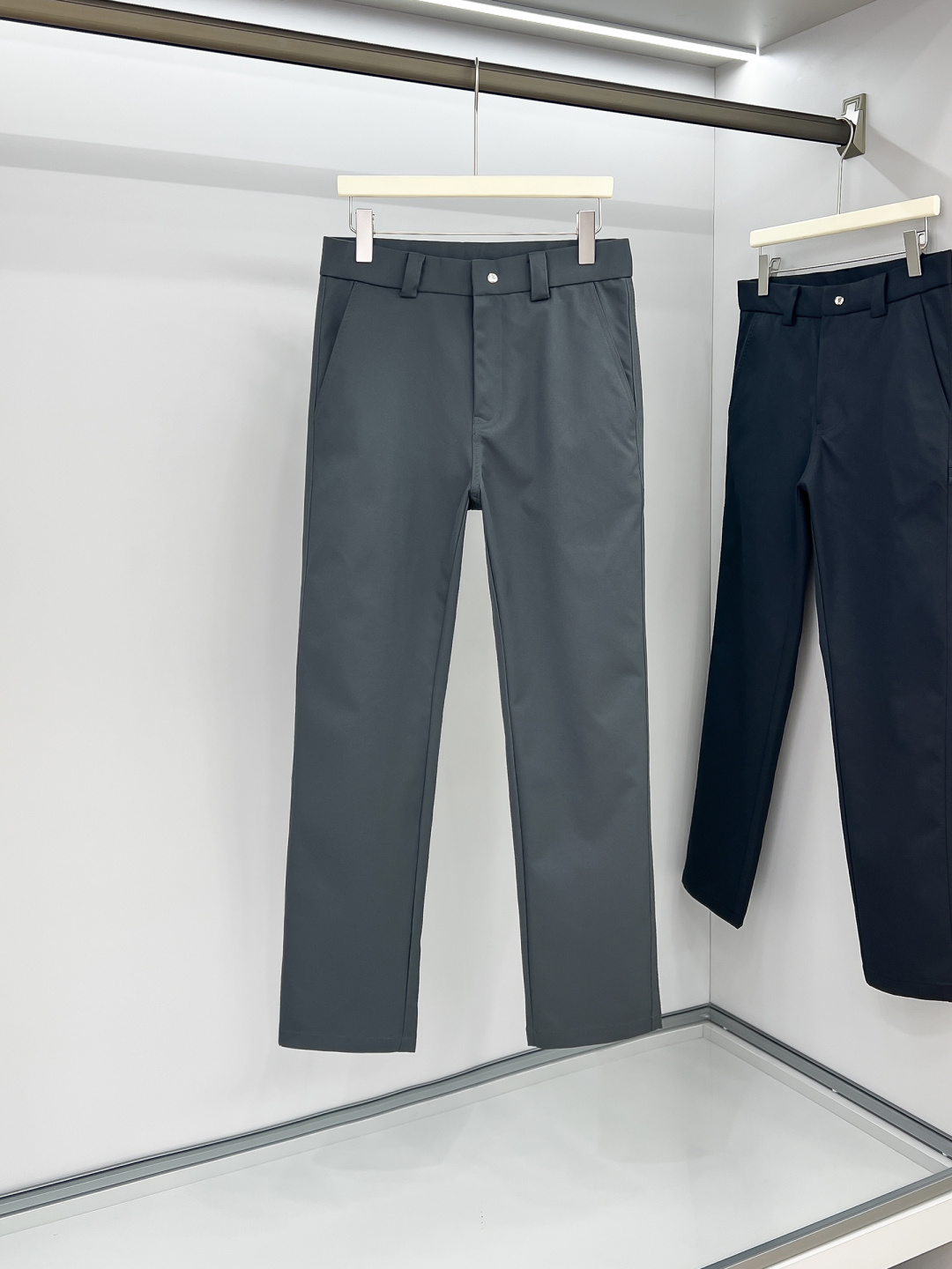 P家25秋冬 男士精品休闲裤.意大利🇮🇹进口面料，最新款上身版型无敌正!绝对可以闭眼收的一款此款裤子非常