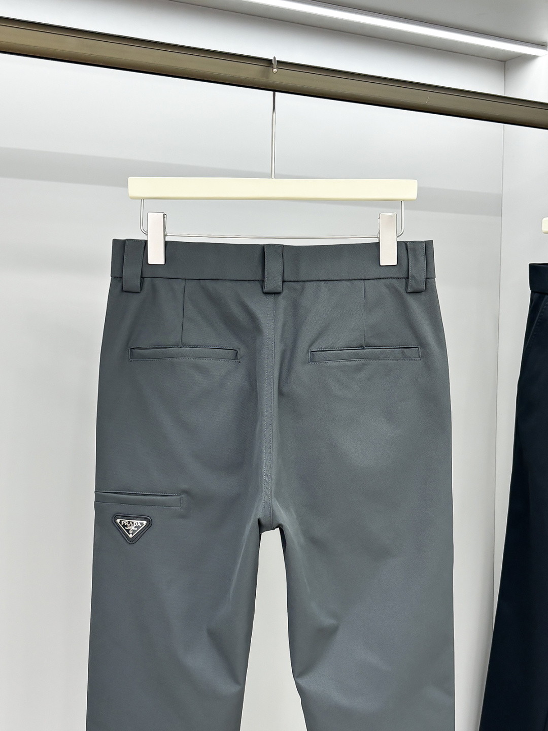 P家25秋冬 男士精品休闲裤.意大利🇮🇹进口面料，最新款上身版型无敌正!绝对可以闭眼收的一款此款裤子非常