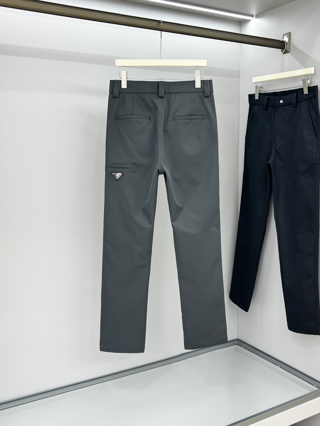 P家25秋冬 男士精品休闲裤.意大利🇮🇹进口面料，最新款上身版型无敌正!绝对可以闭眼收的一款此款裤子非常