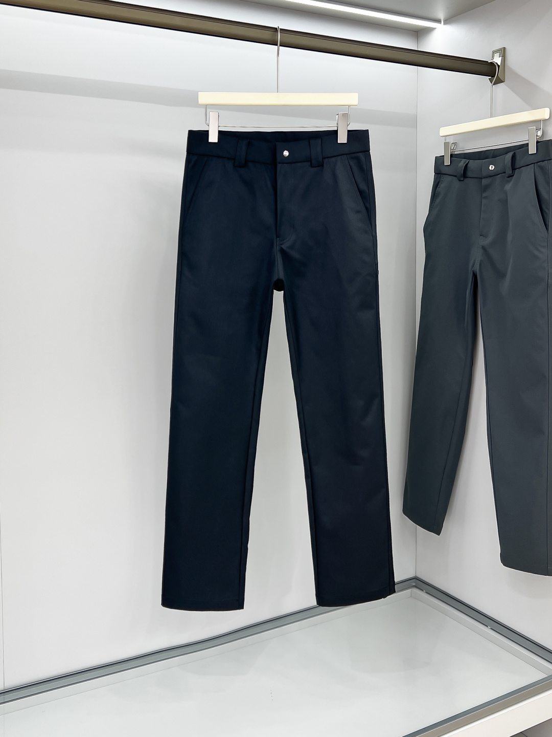 P家25秋冬 男士精品休闲裤.意大利🇮🇹进口面料，最新款上身版型无敌正!绝对可以闭眼收的一款此款裤子非常