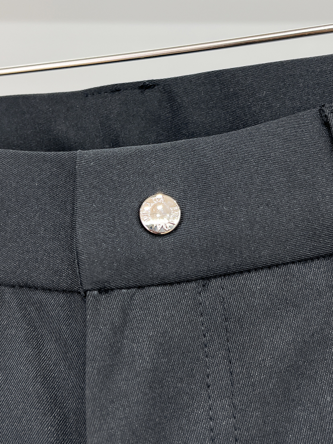 P家25秋冬 男士精品休闲裤.意大利🇮🇹进口面料，最新款上身版型无敌正!绝对可以闭眼收的一款此款裤子非常