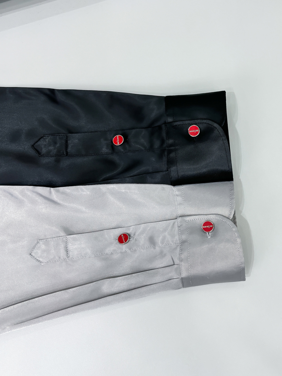 组合图 Kiton25年新款.爱上小红扣。解锁绅装新境界：衬衫的自在哲学在着装的万千选择中，有些单品宛如