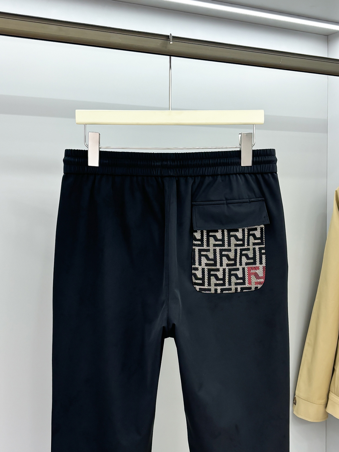 2025ss早秋新款，男士经典黄色小怪兽眼睛刺绣标识时尚运动休闲抽绳卫裤！贸易公司渠道稀出，同步GW发售