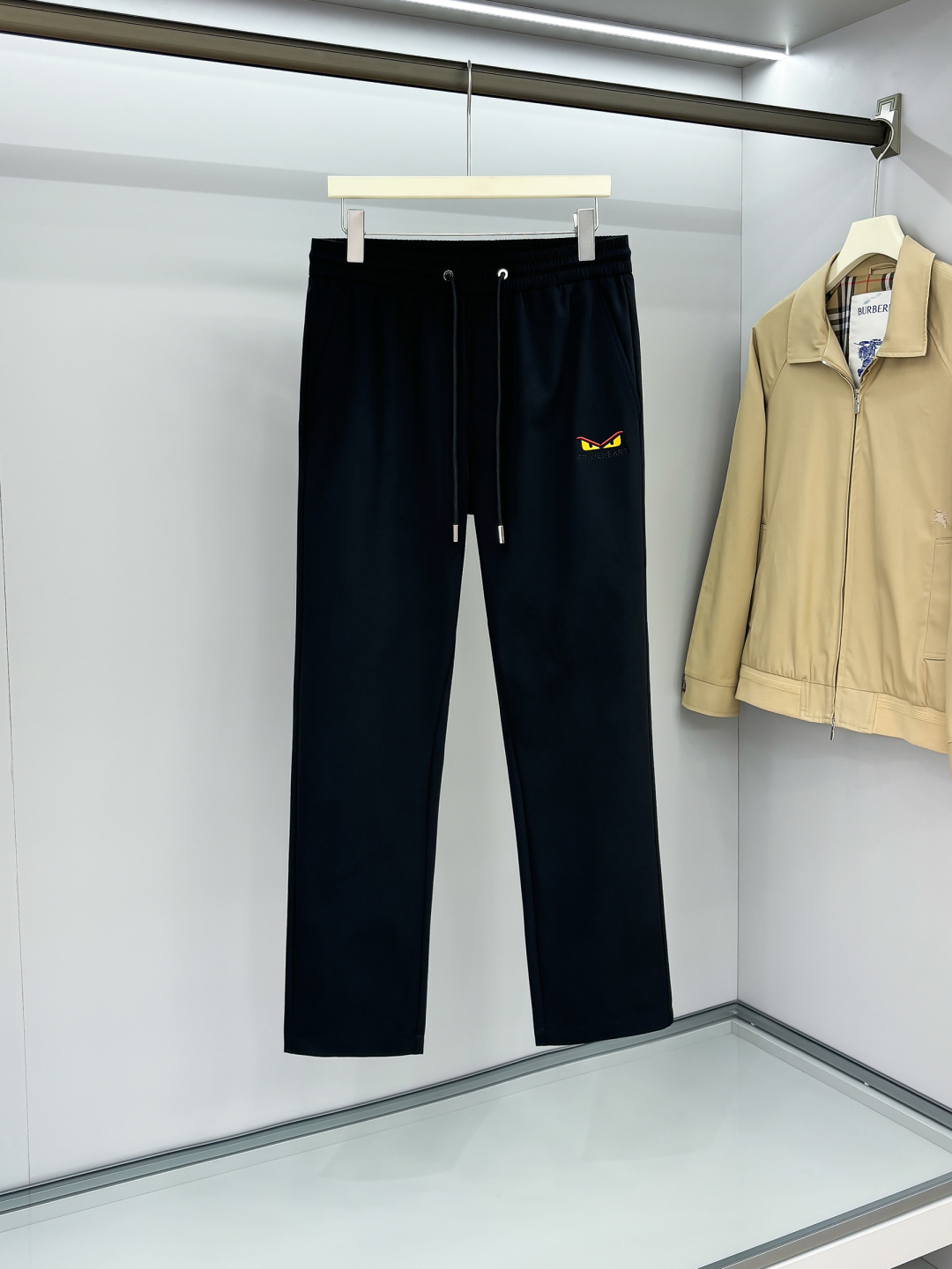 2025ss早秋新款，男士经典黄色小怪兽眼睛刺绣标识时尚运动休闲抽绳卫裤！贸易公司渠道稀出，同步GW发售