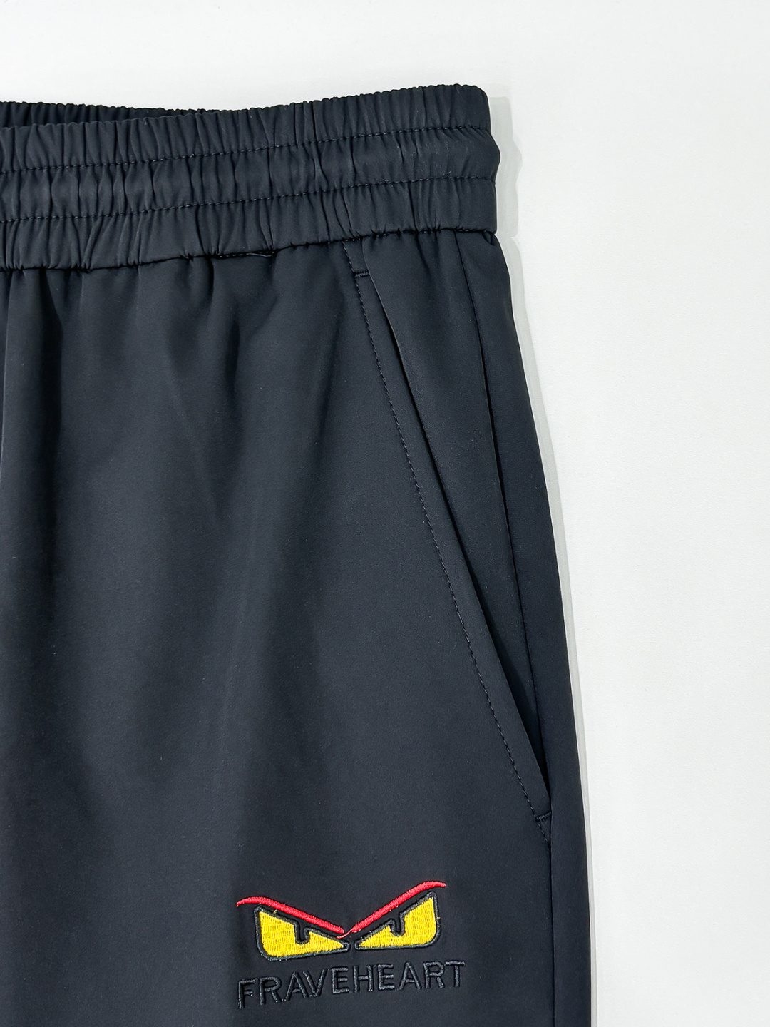 2025ss早秋新款，男士经典黄色小怪兽眼睛刺绣标识时尚运动休闲抽绳卫裤！贸易公司渠道稀出，同步GW发售