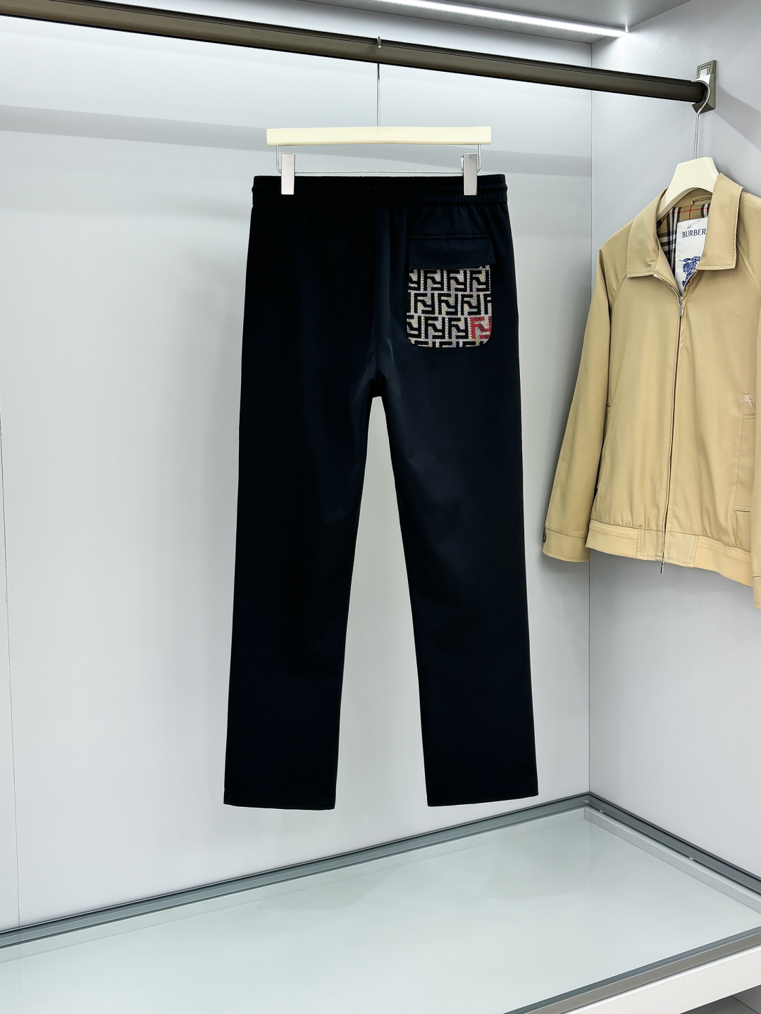 2025ss早秋新款，男士经典黄色小怪兽眼睛刺绣标识时尚运动休闲抽绳卫裤！贸易公司渠道稀出，同步GW发售