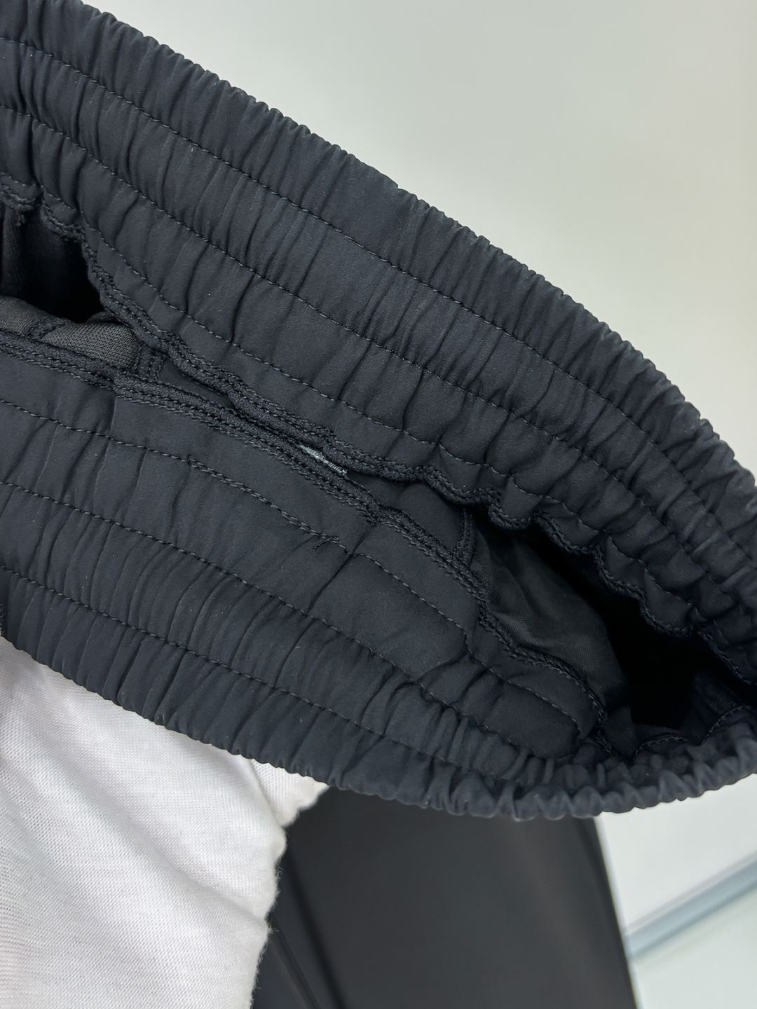 铺拍细节 2025ss早秋新款，男士经典黄色小怪兽眼睛刺绣标识时尚运动休闲抽绳卫裤！贸易公司渠道稀出，同