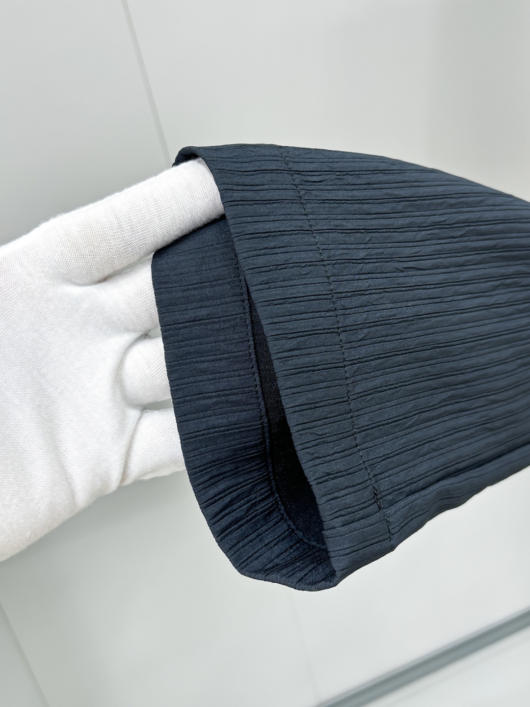 LE罗意2025早秋新款休闲裤!官网同步发售。品牌经典logo休闲裤，定制面料，舒适度极好，手触感强烈。