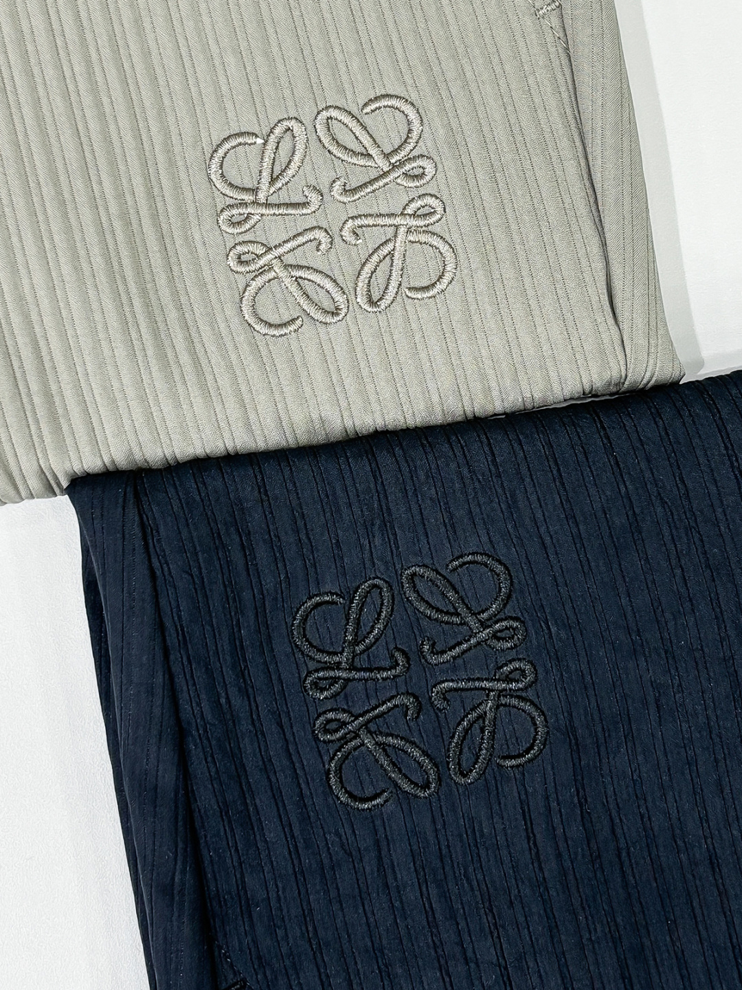 铺拍细节 LE罗意2025早秋新款休闲裤!官网同步发售。品牌经典logo休闲裤，定制面料，舒适度极好，手