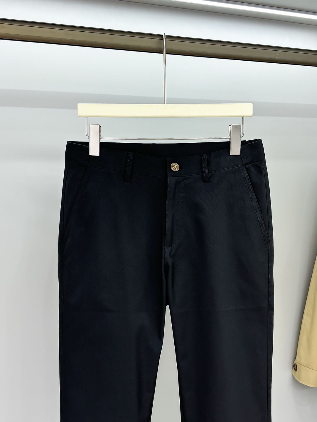 L家FW大秀中，L家以致敬美国西部文化为主题，带来了一系列「绿松石」产品. 大秀中菲董打造了一系列饰有「