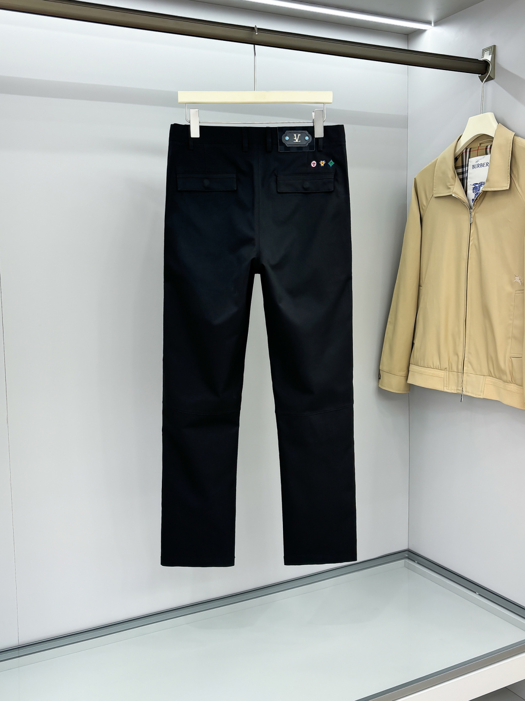 L家FW大秀中，L家以致敬美国西部文化为主题，带来了一系列「绿松石」产品. 大秀中菲董打造了一系列饰有「