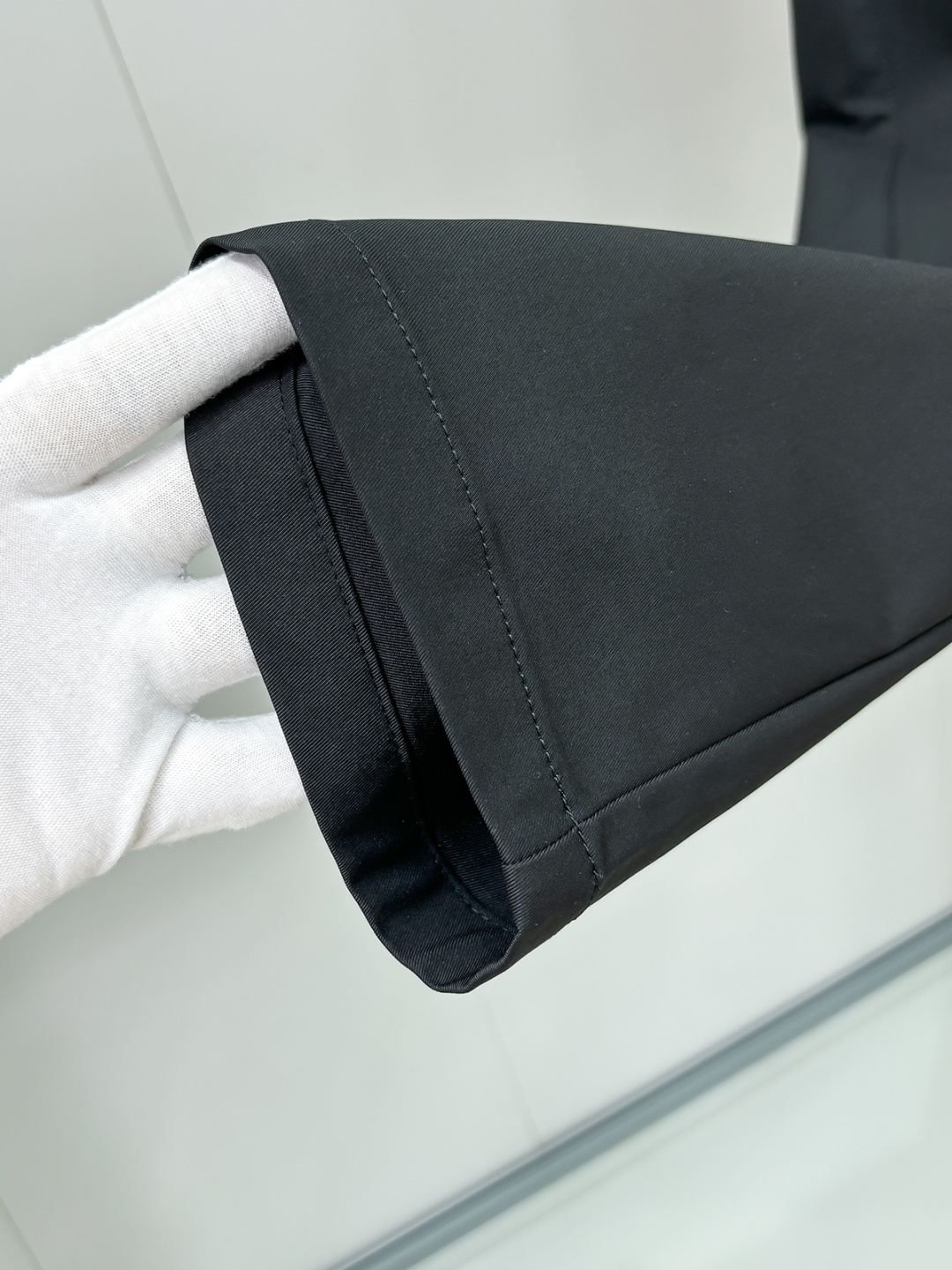 L家FW大秀中，L家以致敬美国西部文化为主题，带来了一系列「绿松石」产品. 大秀中菲董打造了一系列饰有「