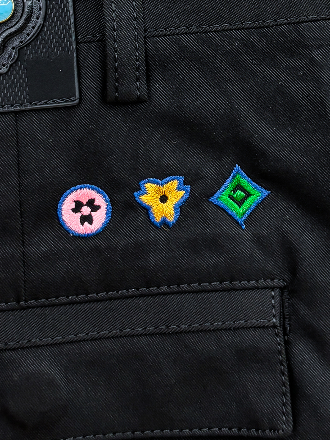 L家FW大秀中，L家以致敬美国西部文化为主题，带来了一系列「绿松石」产品. 大秀中菲董打造了一系列饰有「