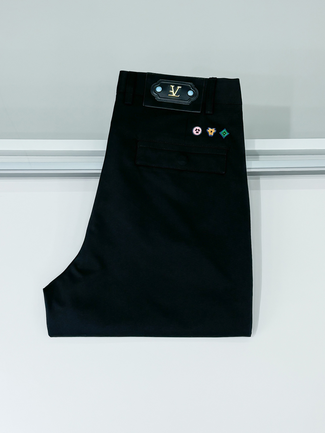 铺拍细节 L家FW大秀中，L家以致敬美国西部文化为主题，带来了一系列「绿松石」产品. 大秀中菲董打造了一