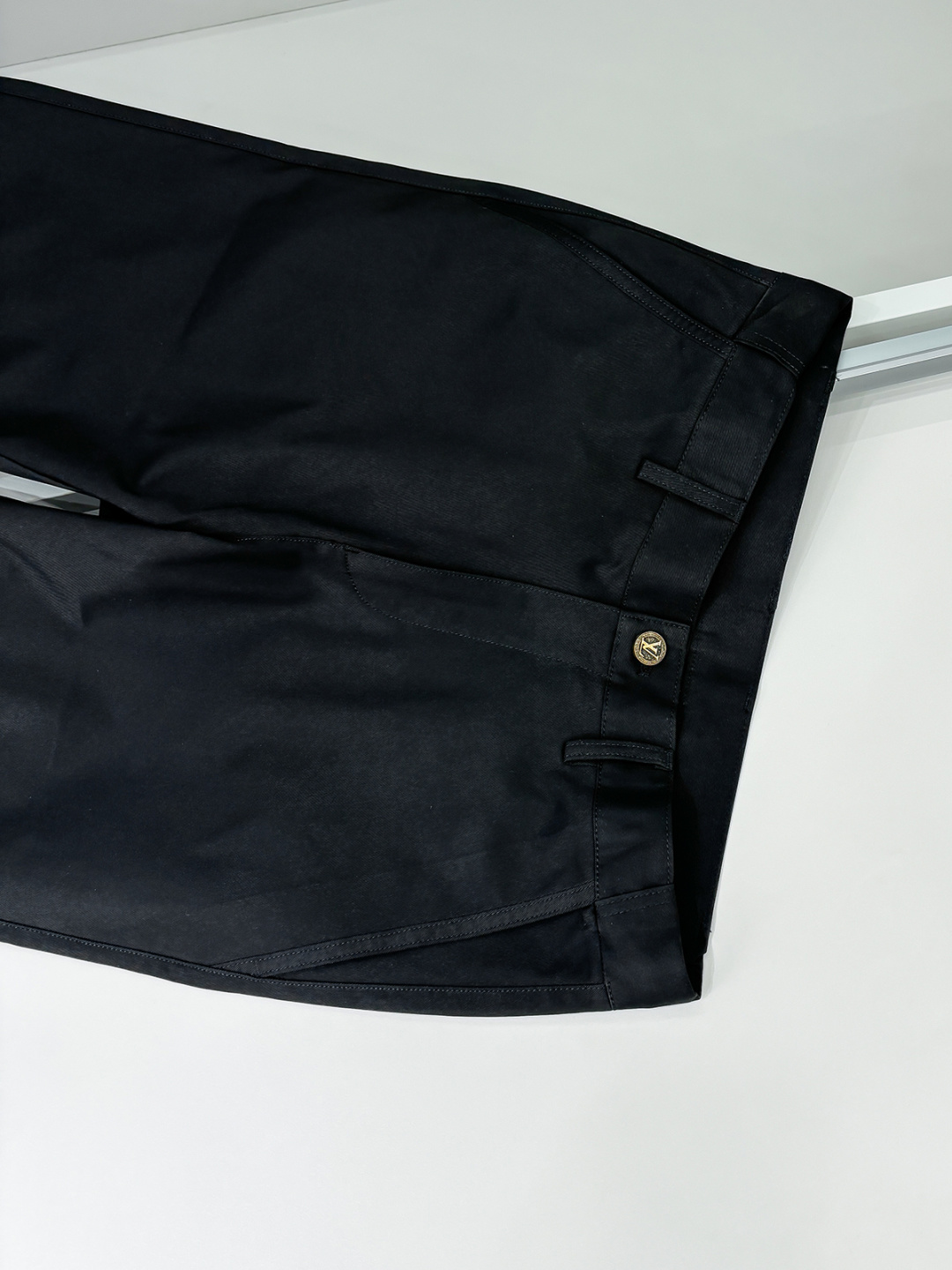 铺拍细节 L家FW大秀中，L家以致敬美国西部文化为主题，带来了一系列「绿松石」产品. 大秀中菲董打造了一