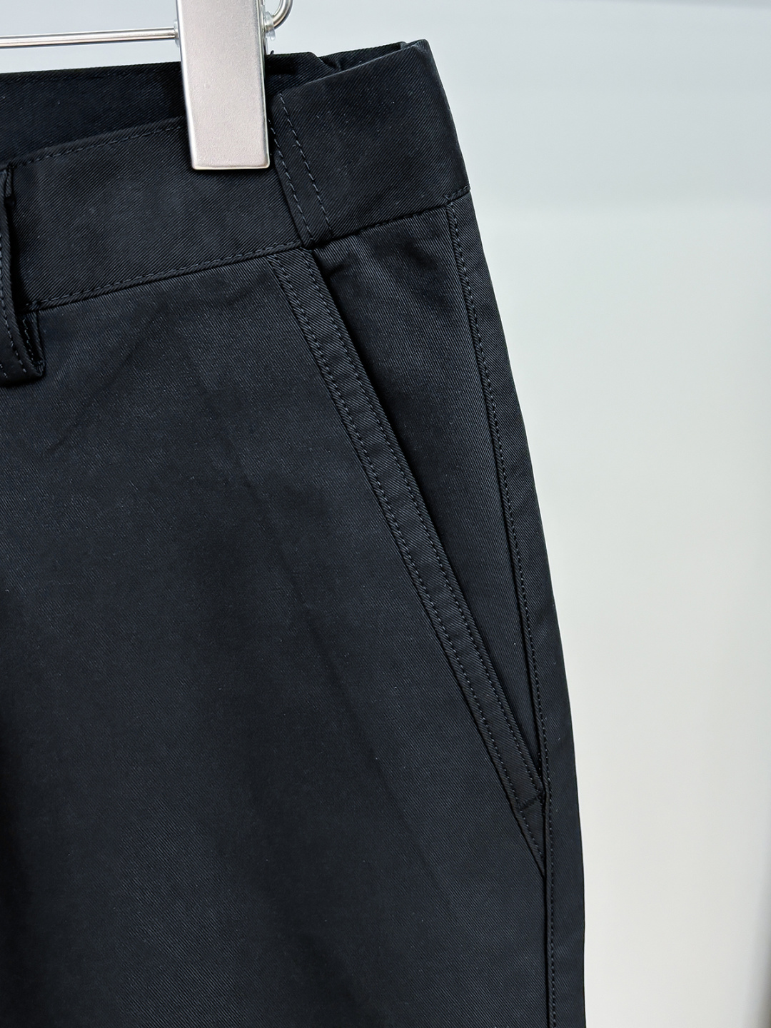 铺拍细节 L家FW大秀中，L家以致敬美国西部文化为主题，带来了一系列「绿松石」产品. 大秀中菲董打造了一