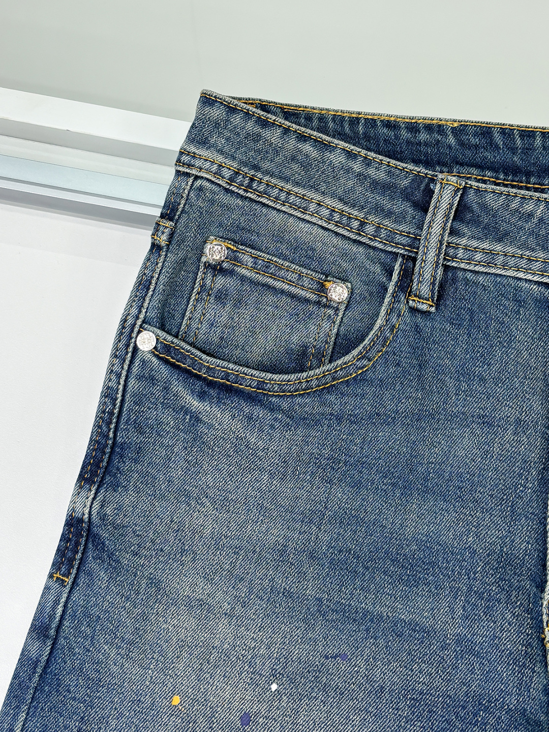 铺拍细节 LVE 25 年原单男士时装休闲丹宁牛仔裤，香港洋行渠道货，高端日本代工出品，重磅白金级臻品，