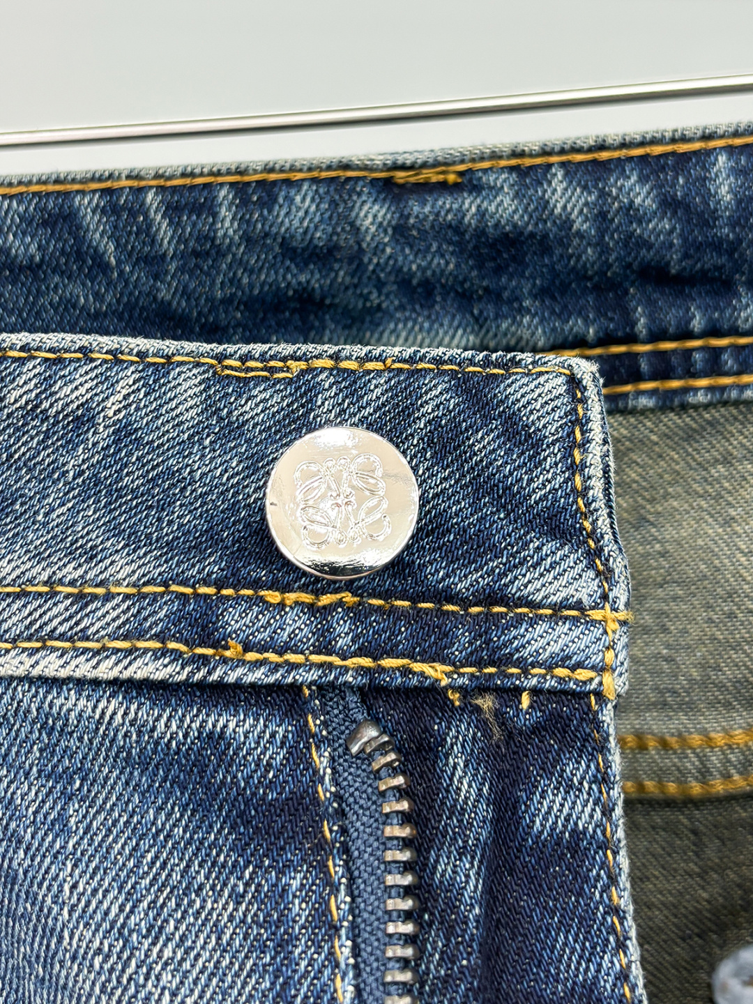 铺拍细节 LVE 25 年原单男士时装休闲丹宁牛仔裤，香港洋行渠道货，高端日本代工出品，重磅白金级臻品，