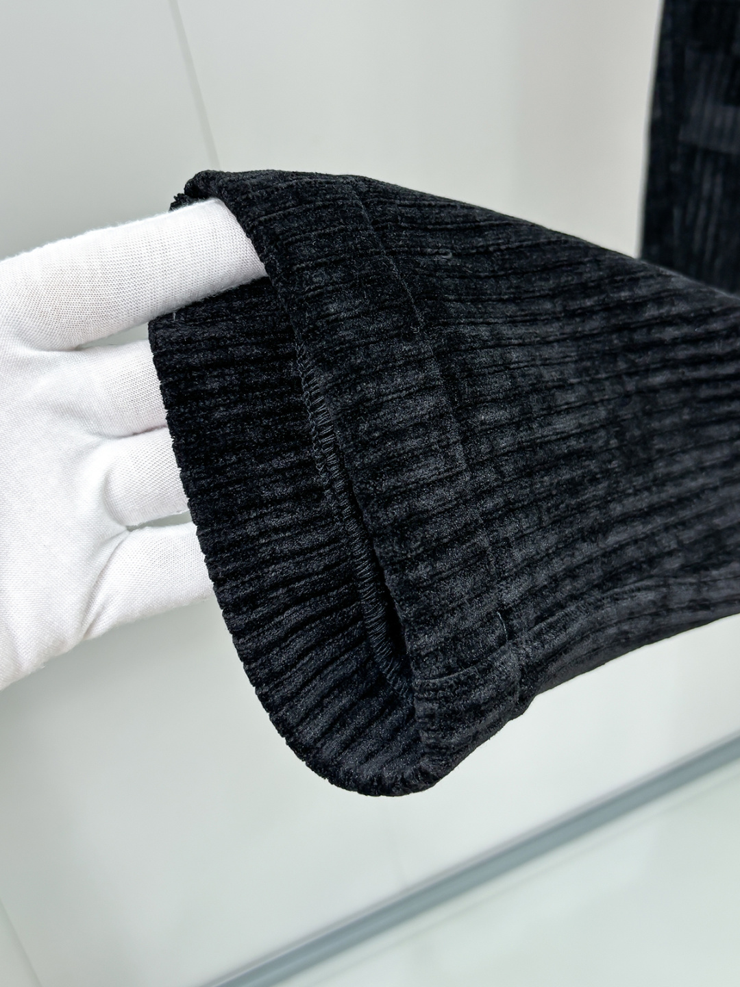 铺拍细节 Kiton25年新款.爱上小红扣新款黑色灯芯绒抽绳休闲裤，贸易公司渠道稀出，小红扣家高端商务主