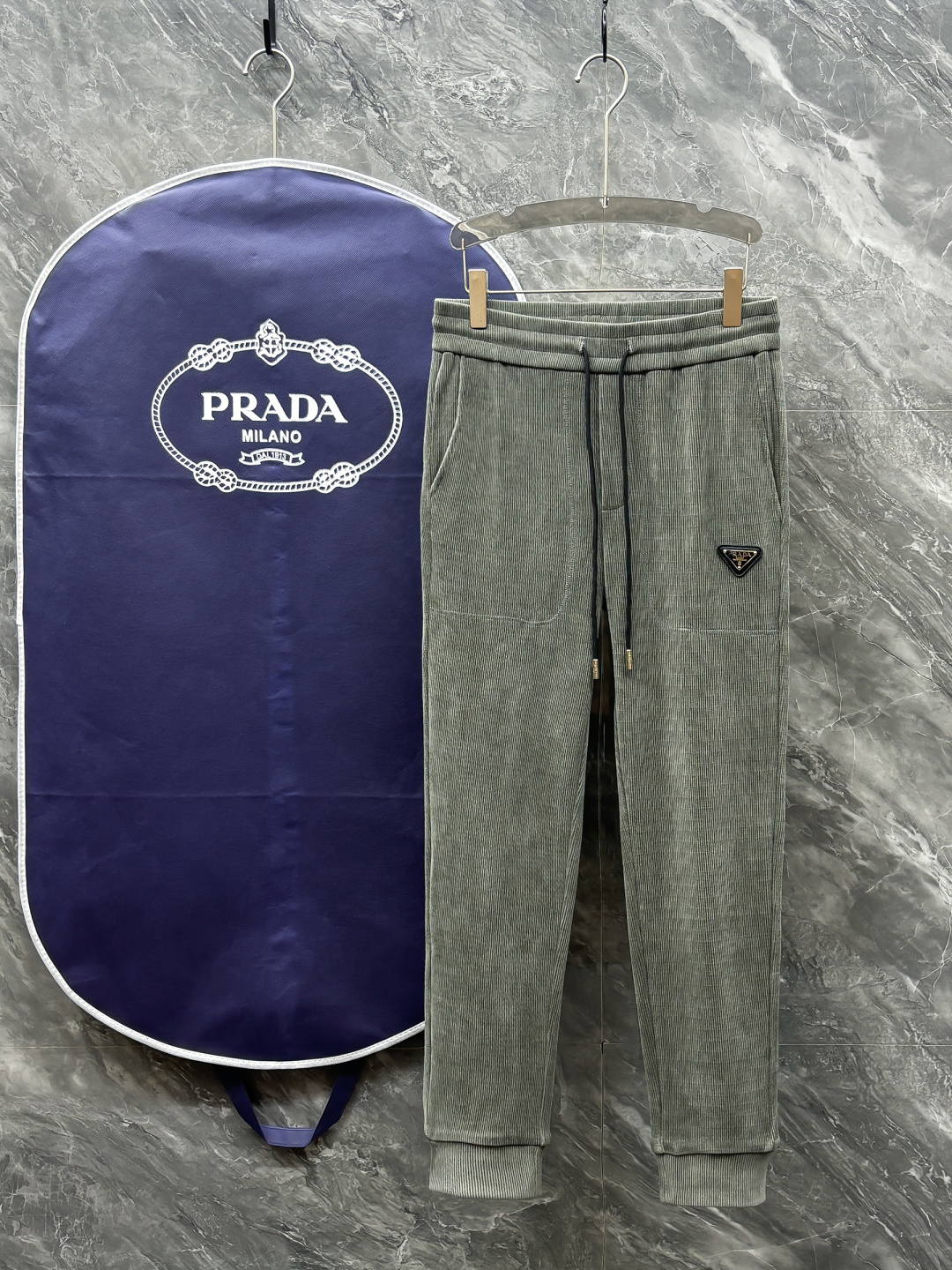 NO:692301,.Normal after-sales service. Normal returns and exchanges. 2026 latest trade order corduroy casual pants!  Full condition!  !  Customized exclusive corduroy fabric tailoring!  The upper body is comfortable and breathable, not stiff, and has a rich three-dimensional feel overall. It is a quality export order that meets the simple needs of commuters. The upper body effect is very good, slimming, and not picky about the figure. The fabric workmanship... is impeccable. Only good craftsmanship and good fabrics can make you wear a good taste. It is a must-have item for everyone!  Size M-3XL,,19860909.正常售后.正常退换.2026 最新贸易订单灯芯绒休闲裤！全品相！！定制专属灯芯绒面料剪裁！上身舒适透气,不僵硬,整体有着丰富的立体感,品质出口订单,满足通勤人们对于着装的简约需求,上身效果很好,显瘦,不挑剔身材.面料做工....无可挑剔,好工艺好面料才能穿出好品味一款,人手必备单品！尺码M-3XL,,,Men's clothing