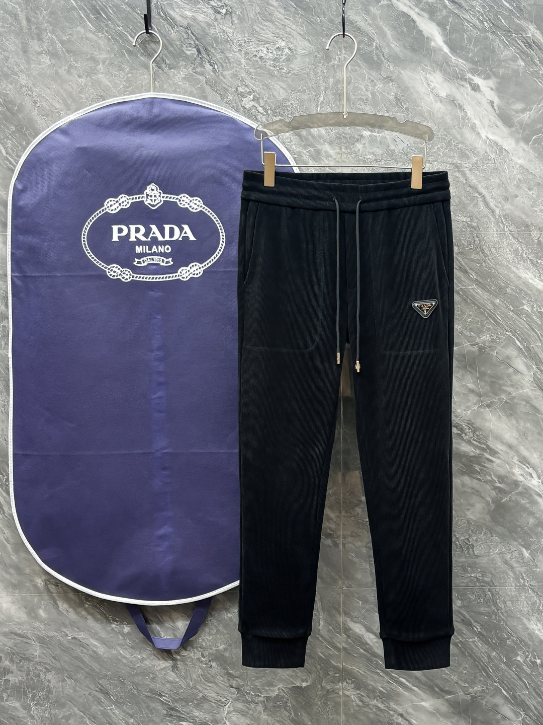 NO:692304,.Normal after-sales service. Normal returns and exchanges. 2026 latest trade order corduroy casual pants!  Full condition!  !  Customized exclusive corduroy fabric tailoring!  The upper body is comfortable and breathable, not stiff, and has a rich three-dimensional feel overall. It is a quality export order that meets the simple needs of commuters. The upper body effect is very good, slimming, and not picky about the figure. The fabric workmanship... is impeccable. Only good craftsmanship and good fabrics can make you wear a good taste. It is a must-have item for everyone!  Size M-3XL,,19860909.正常售后.正常退换.2026 最新贸易订单灯芯绒休闲裤！全品相！！定制专属灯芯绒面料剪裁！上身舒适透气,不僵硬,整体有着丰富的立体感,品质出口订单,满足通勤人们对于着装的简约需求,上身效果很好,显瘦,不挑剔身材.面料做工....无可挑剔,好工艺好面料才能穿出好品味一款,人手必备单品！尺码M-3XL,,,Men's clothing