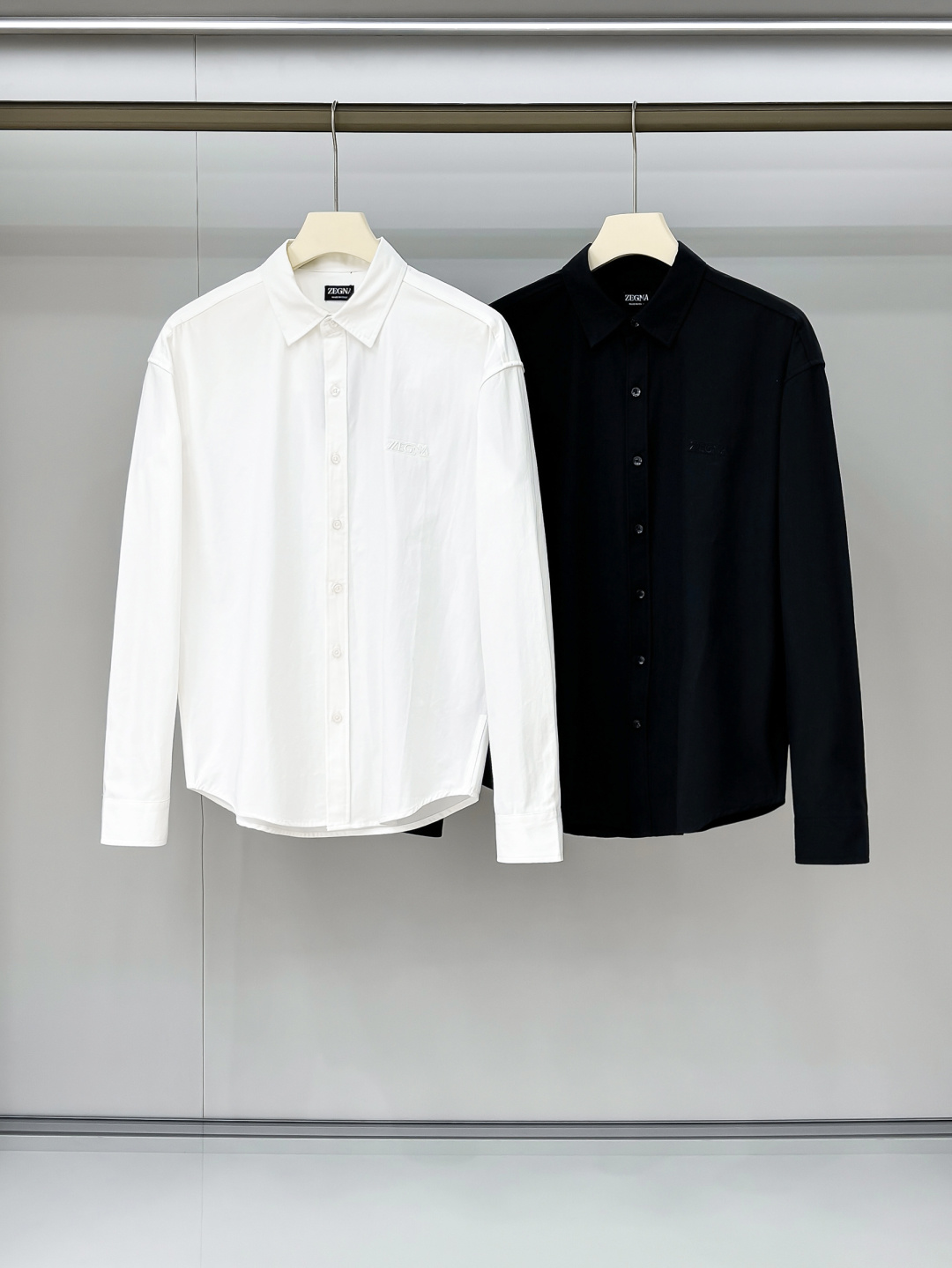 NO:549103,Photo details Zegn official website synchronizes the original original logo for a long time. Top-notch business casual original single long-sleeved shirts are high-end customized and versatile styles. Anyone can easily control the fabric. Fully customized craftsmanship. The latest logo design of the luxurious classic brand on the chest is very high-end. Those who understand goods must enter, show their aura, and highlight the exquisiteness of business men. This is the uniqueness, and the upper body effect is very good!  Size S-XL, Shirts,alexander wang19860909合照细节 Zegn官网同步原版原标长期有货 顶级商务休闲原单长袖衬衫高级定制百搭款式 任何人都可以轻松驾驭 面料全订制工艺 胸前奢华经典品牌最新logo设计,非常显档次懂货的必须入,显气场,又会凸显商务男士的精致,这就是独到之处,上身效果非常赞！尺码S-XL,,shirts,alexander wang,Men's clothing