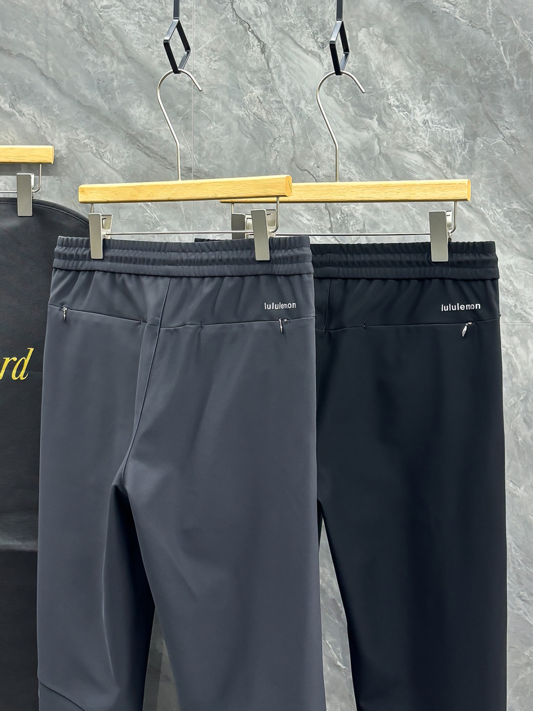 NO:541438,Photo details Lulu Le Lulu men's casual pants Custom fabric Simple basic and versatile style Not to be picky about people Color black gray Number of code M-3XL, alexander wang19860909合照细节 Lulu Le露露男士休闲裤 定制面料面料 简单基础百搭款 不挑人 颜色黑色 灰色 码数M-3XL,,alexander wang,Men's clothing