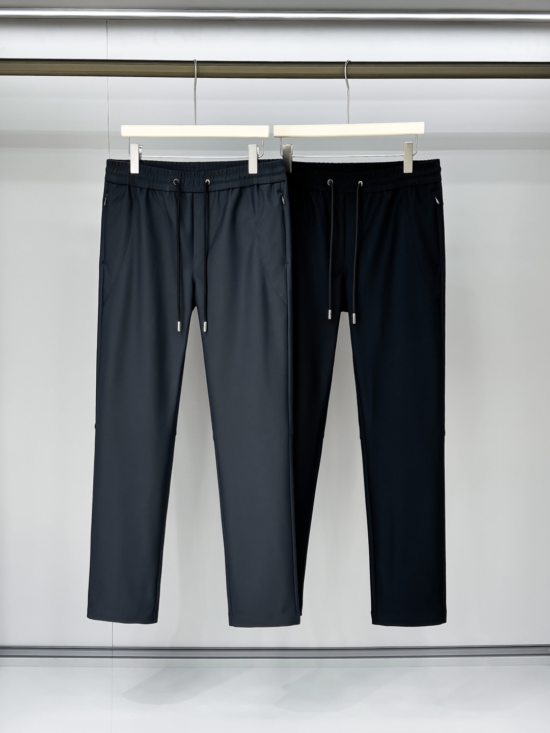NO:549068,Photo details Lulu Le Lulu men's casual pants Custom fabric Simple basic and versatile style Not to be picky about people Color black gray Number of code M-3XL, alexander wang19860909合照细节 Lulu Le露露男士休闲裤 定制面料面料 简单基础百搭款 不挑人 颜色黑色 灰色 码数M-3XL,,alexander wang,Men's clothing