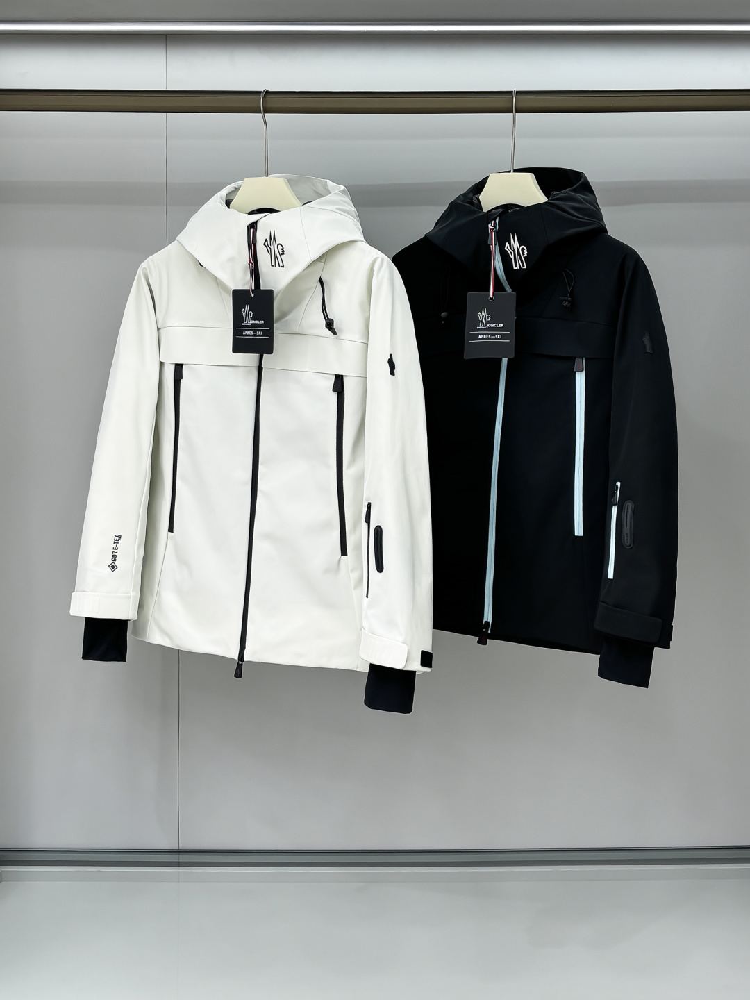 NO:549900,Photo details [New Product] Trading company channel goods, top Moldova OEM, rare limited-edition regional release models. Mon*cler releases 100 winter equipment every year during New York Fashion Week. Can you have all of them? The best-selling rubber-type snow jacket. The styles of each year are all varied. Depend on the classic extended design, but whether the excellence is satisfactory requires personal savoring! The new autumn and winter Mon*ler Grenoble series rubber-type snow down jacket classic black and white styles add a simple and fashionable look to the styling temperament. The multi-purpose down jacket provides excellent functionality and warm protection. The texture and materials are beyond the ordinary workshop products. The latest Gore-Tex Paclite nylon fiber fabric has a waterproof and breathable effect. It is different from the PU-coated fabric on the market. Neri Tori High-gloss polyester nylon fabric is equipped with undoubtedly excellent texture and feel. It has excellent windproof, cold-proof and warm-proof effect, and locking is a must. DIST European Standard 90 Goosevelt 10 Feathers. Advanced direct filling technology allows inferior products to directly slap in the face. The warmth is strong, who knows who wears it! The main body is light and breathable , fluffy and plump expand to every part of the body, without any odor! The arm is equipped with a built-in RECCO reflector to help when an avalanche occurs or when you get lost outdoors, rescue team searches. Built-in electronic device pocket, mesh bag is equipped with lens cleaning cloth Ski pass pocket windproof snow lining jersey knitted wrist guard adjustable cuff adjustable hood with hood tongue. The brim design is not removable. The placket collar tip printing brand logo! Imported YKK-5CN waterproof zipper design, double-head zipper placket can effectively speed up air circulation and increase the recovery of the human body's sports function. This ski jacket helps you conquer the snow tracks without fear of the test of the mountain environment! Color black white Size 1 2 3 4 5 Size data 1: bust 113cm - 70cm long - rotator sleeve 75cm 2: bust 117cm - 71.5cm long - rotator sleeve 76cm 3: bust 121cm - 73cm long - rotator sleeve 78cm 4: bust 125cm - 74.5cm long - rotator sleeve 80cm 5: bust 129cm - 76cm long - rotator sleeve 82cm,, jackets & coats, jackets, down jacket, hats, alexander wang19860909合照细节【新品】贸易公司渠道货,顶级摩尔多瓦代工出品,罕见的限量区域发售款.Mon*cler在每一年的纽约时装周发布百款冬季装备你是否能全数拥有?最为畅销的压胶型风雪服.每一年的款式都是千奇百态.取决于经典的延伸设计,但是优异感是否满足需个人细细品味!秋冬新款Mon*ler Grenoble系列压胶风雪羽绒服 经典的黑白款,为造型气质多一份简约时尚.多用途的羽绒外套提供了卓越的功能性与保暖防护.质感与用料非一般作坊货品所能比拟.最新型的Gore-Tex Paclite尼龙纤维面料,防水透气效果更显著.区别于市面的PU涂层的面料.内里东丽高光聚脂尼龙布配备,质感及手感毋庸置疑的优秀.防风抗寒保暖效果极佳,锁绒是必须的...DIST欧标90鹅绒10羽毛.先进的直充绒技术处理让劣质品直接打脸.保暖性的强大谁穿谁知道!主体轻便透气,蓬松饱满扩充到了整个身体的每一处,无任何异味!手臂配备了内置的RECCO反射器能在发生雪崩或在户外迷路时营救团队搜索时提供帮助.内置电子设备口袋,网袋配有镜片清洁布滑雪通行证口袋挡风防雪衬里平纹针织护腕可调节袖口可调节兜帽配有帽舌.帽檐设计不可拆卸.门襟领尖印饰品牌Logo！进口YKK-5CN防水拉链设计,双头拉链门襟能有效加快空气流通性,增加人体的运动机能恢复.该款滑雪夹克助您征服雪道,无惧高山环境考验！ 颜色黑色 白色 尺码1 2 3 4 5 尺码数据 1码:胸围113cm-衣长70cm-连肩袖75cm 2码:胸围117cm-衣长71.5cm-连肩袖76cm 3码:胸围121cm-衣长73cm-连肩袖78cm 4码:胸围125cm-衣长74.5cm-连肩袖80cm 5码:胸围129cm-衣长76cm-连肩袖82cm,,jackets & coats,jackets & coats,down jacket,hats,alexander wang,Men's clothing