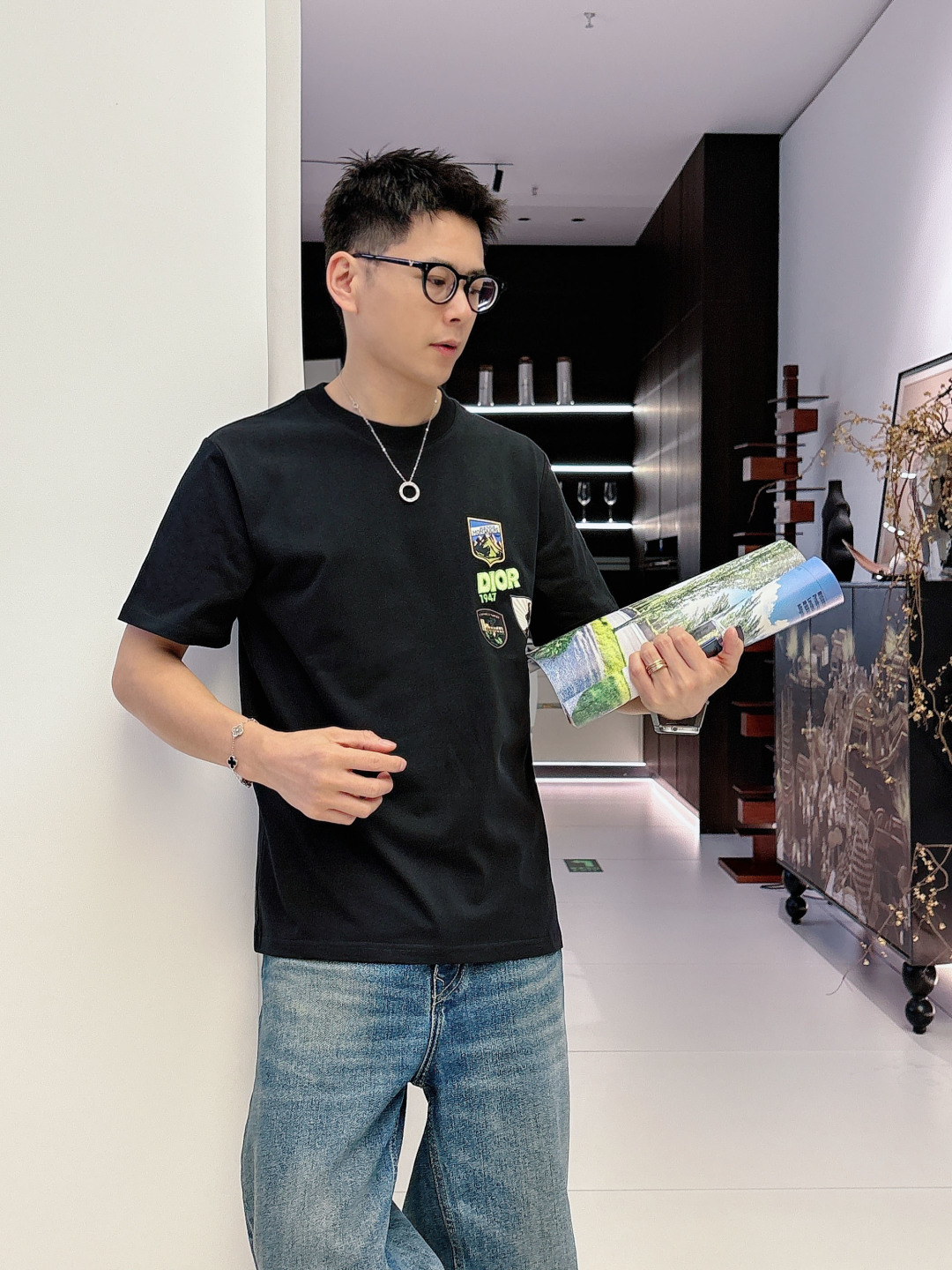 2026SS 新品Di 双层工艺印花➕刺绣 迸发街头风格与奢华时尚的创意火花。圆领印花➕刺绣标识棉质短袖