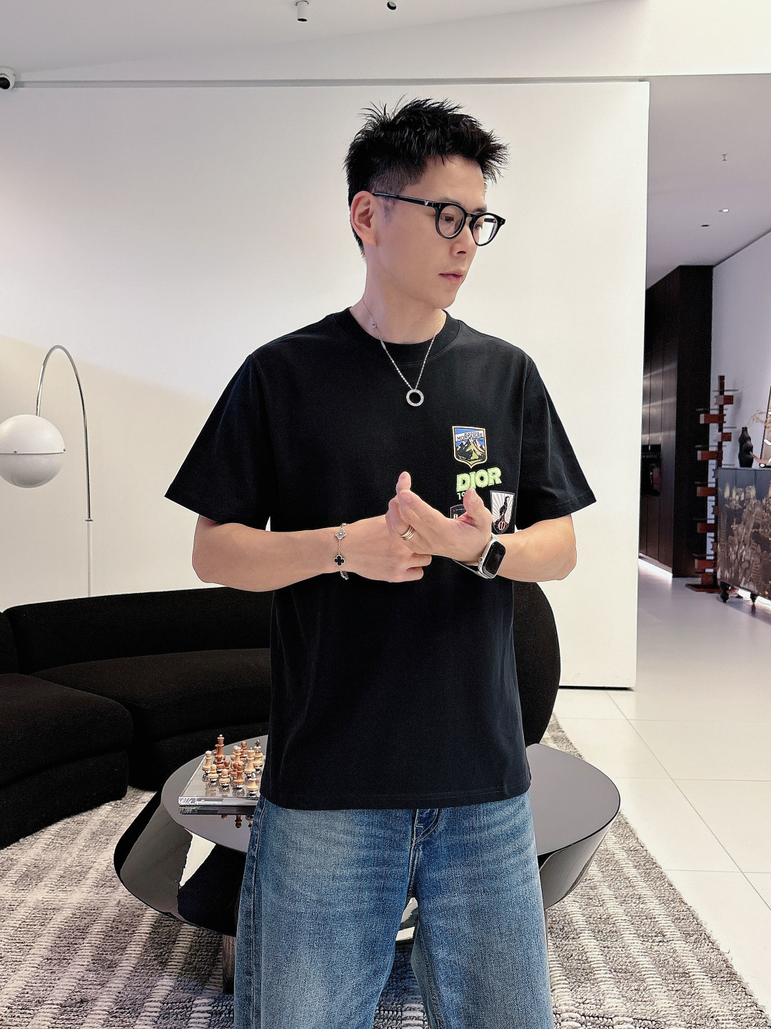 2026SS 新品Di 双层工艺印花➕刺绣 迸发街头风格与奢华时尚的创意火花。圆领印花➕刺绣标识棉质短袖