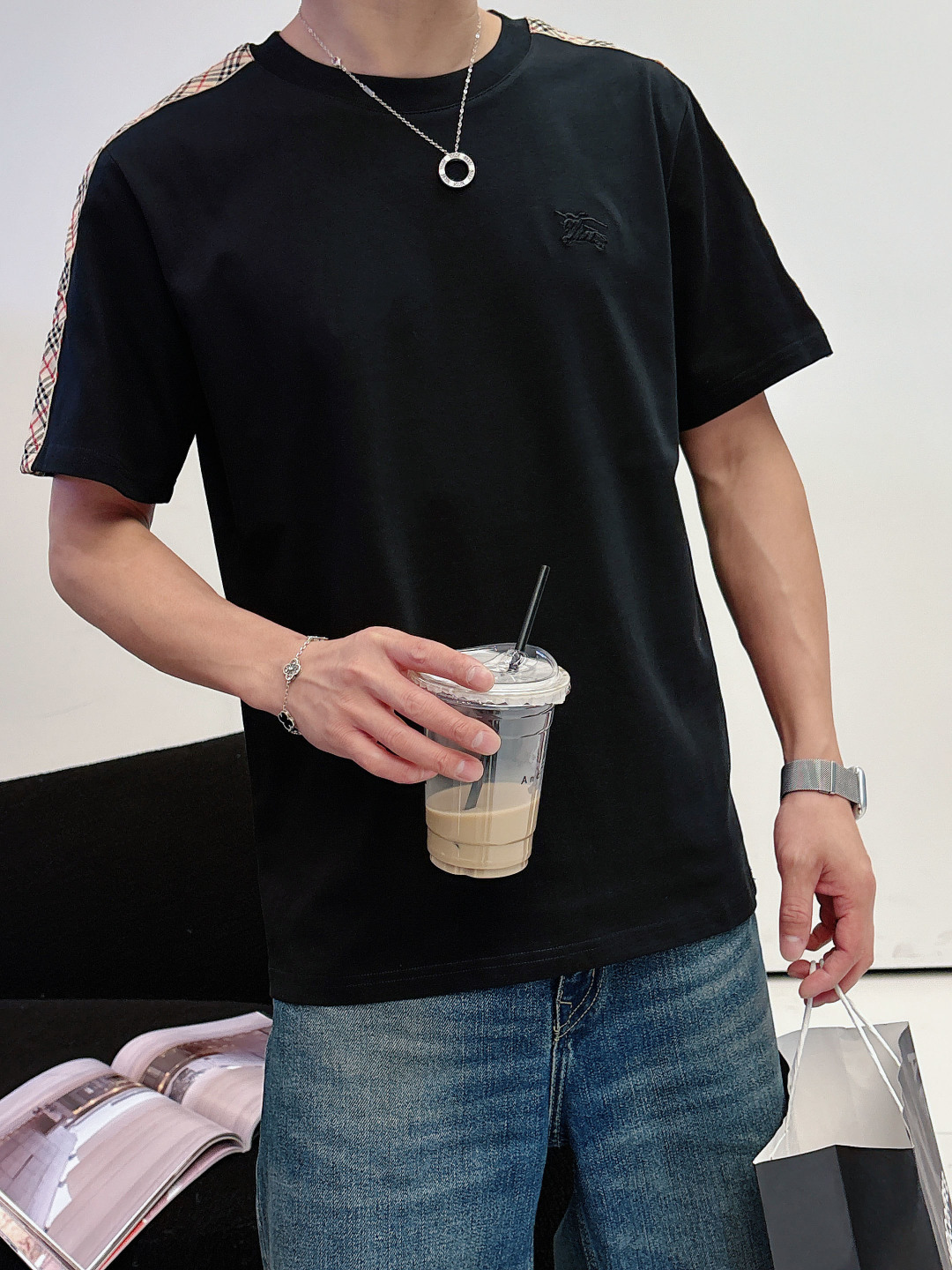 Bu 2026 SS新品.时尚休闲圆领短袖.专柜同步有售，进口面料，工艺极度复杂，视觉相当雅致时髦，高贵