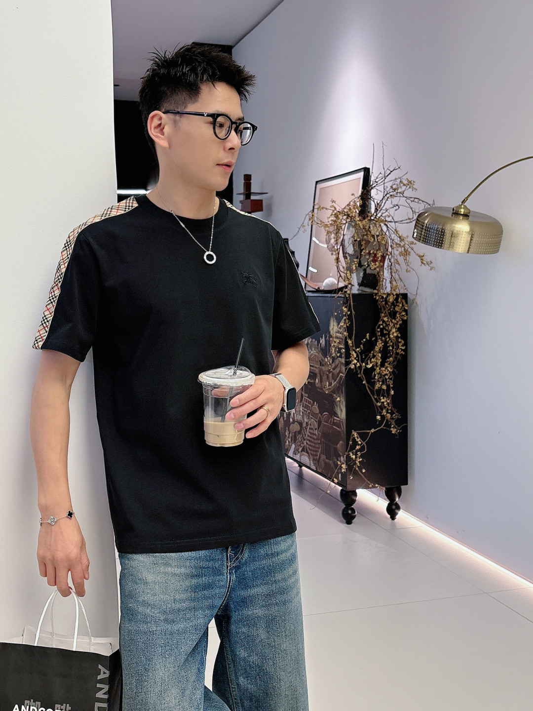 Bu 2026 SS新品.时尚休闲圆领短袖.专柜同步有售，进口面料，工艺极度复杂，视觉相当雅致时髦，高贵