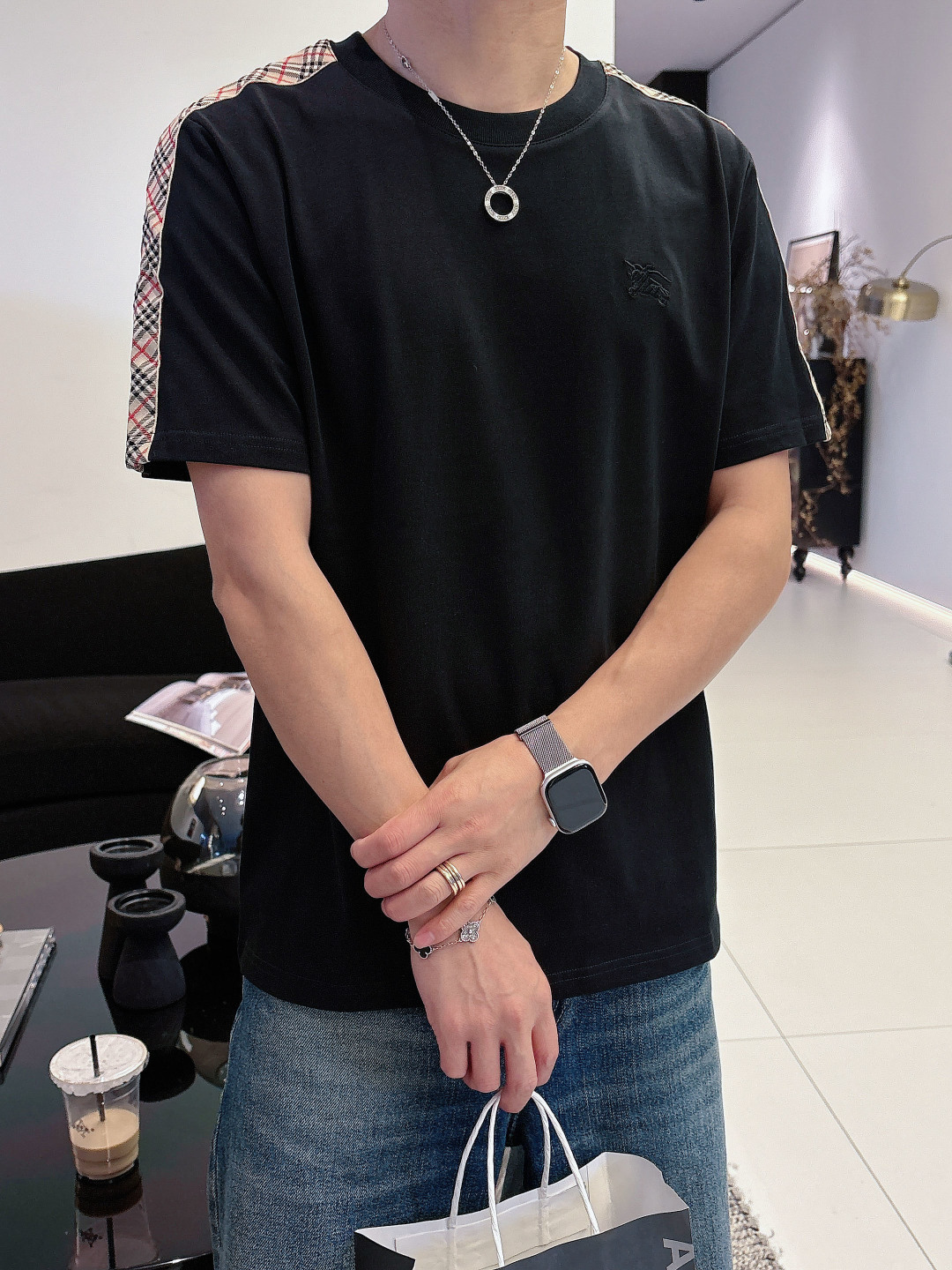 Bu 2026 SS新品.时尚休闲圆领短袖.专柜同步有售，进口面料，工艺极度复杂，视觉相当雅致时髦，高贵