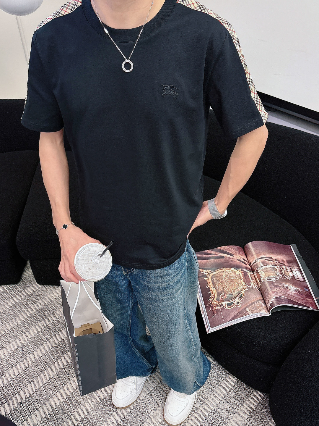 Bu 2026 SS新品.时尚休闲圆领短袖.专柜同步有售，进口面料，工艺极度复杂，视觉相当雅致时髦，高贵