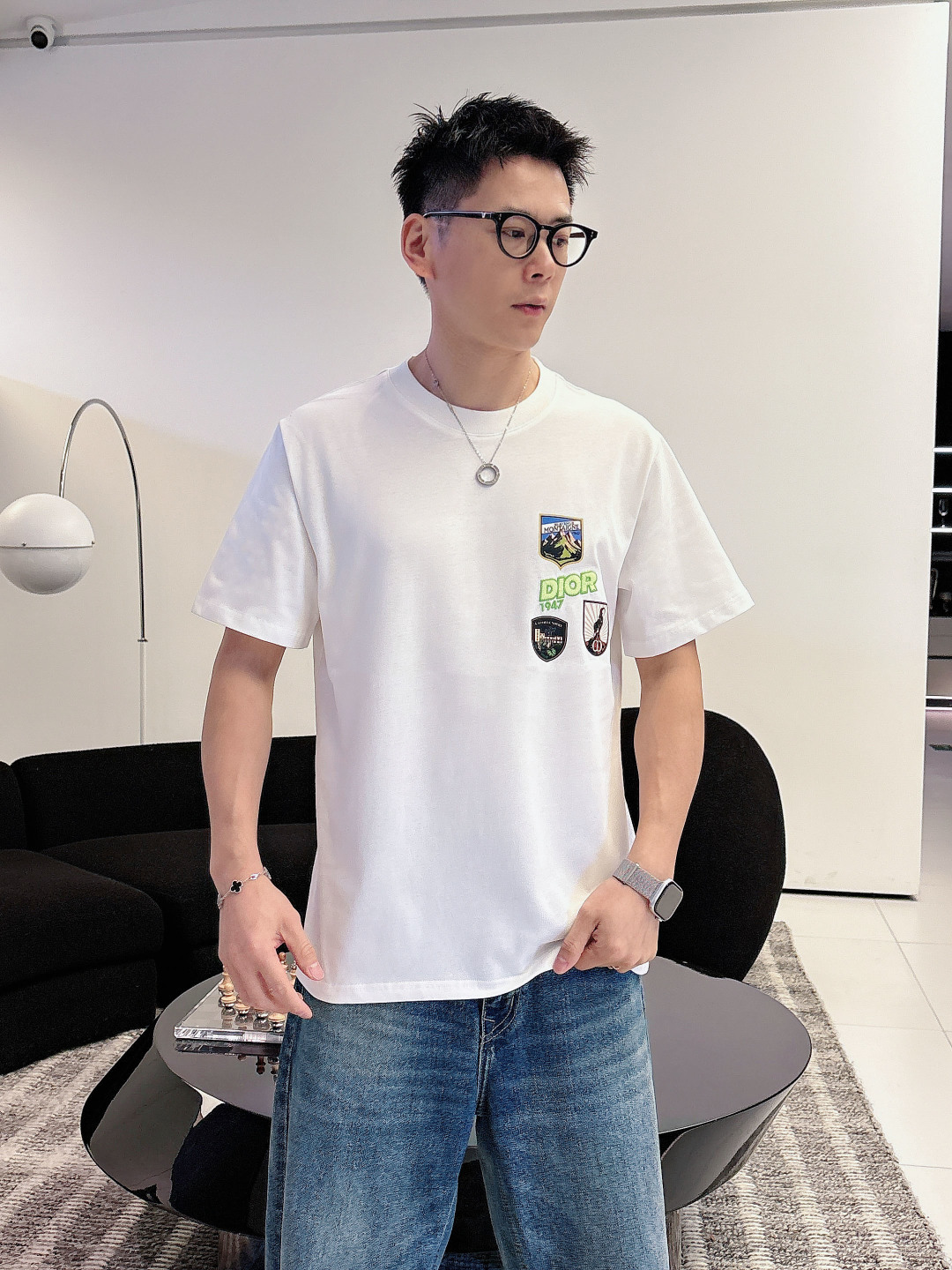 2026SS 新品Di 双层工艺印花➕刺绣 迸发街头风格与奢华时尚的创意火花。圆领印花➕刺绣标识棉质短袖