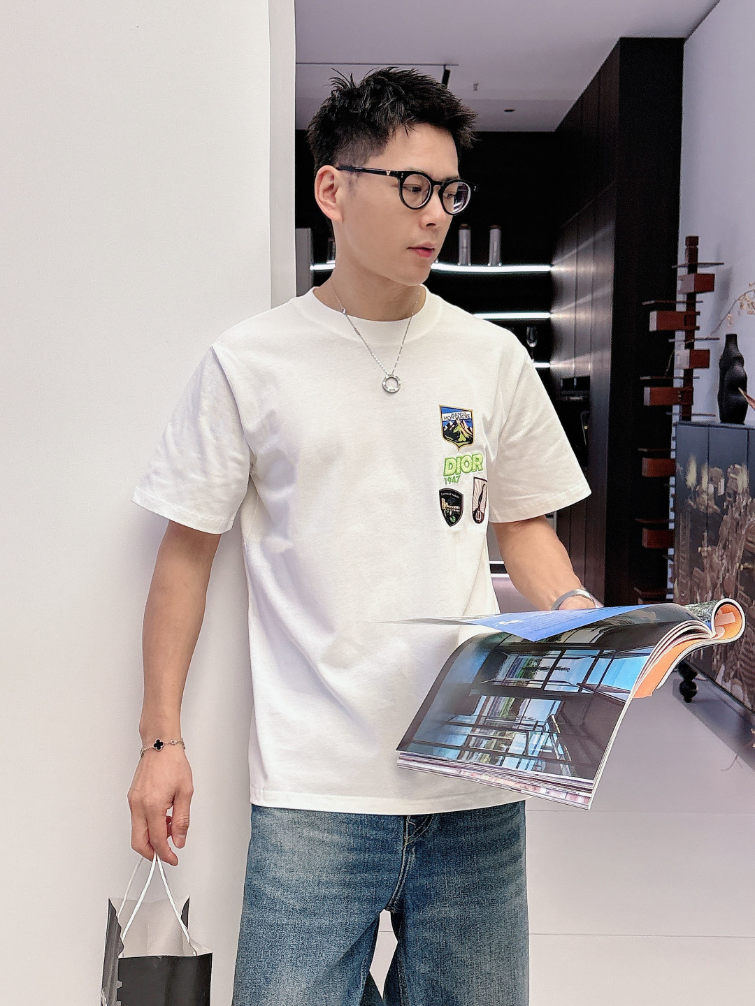 2026SS 新品Di 双层工艺印花➕刺绣 迸发街头风格与奢华时尚的创意火花。圆领印花➕刺绣标识棉质短袖