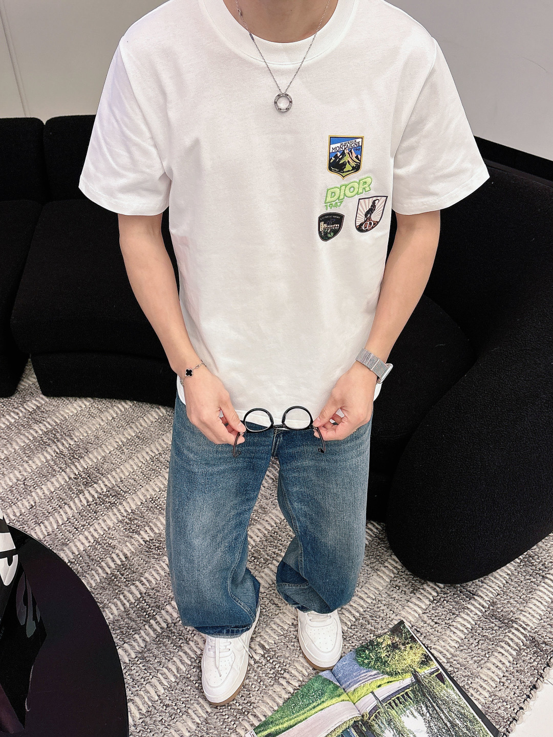 2026SS 新品Di 双层工艺印花➕刺绣 迸发街头风格与奢华时尚的创意火花。圆领印花➕刺绣标识棉质短袖