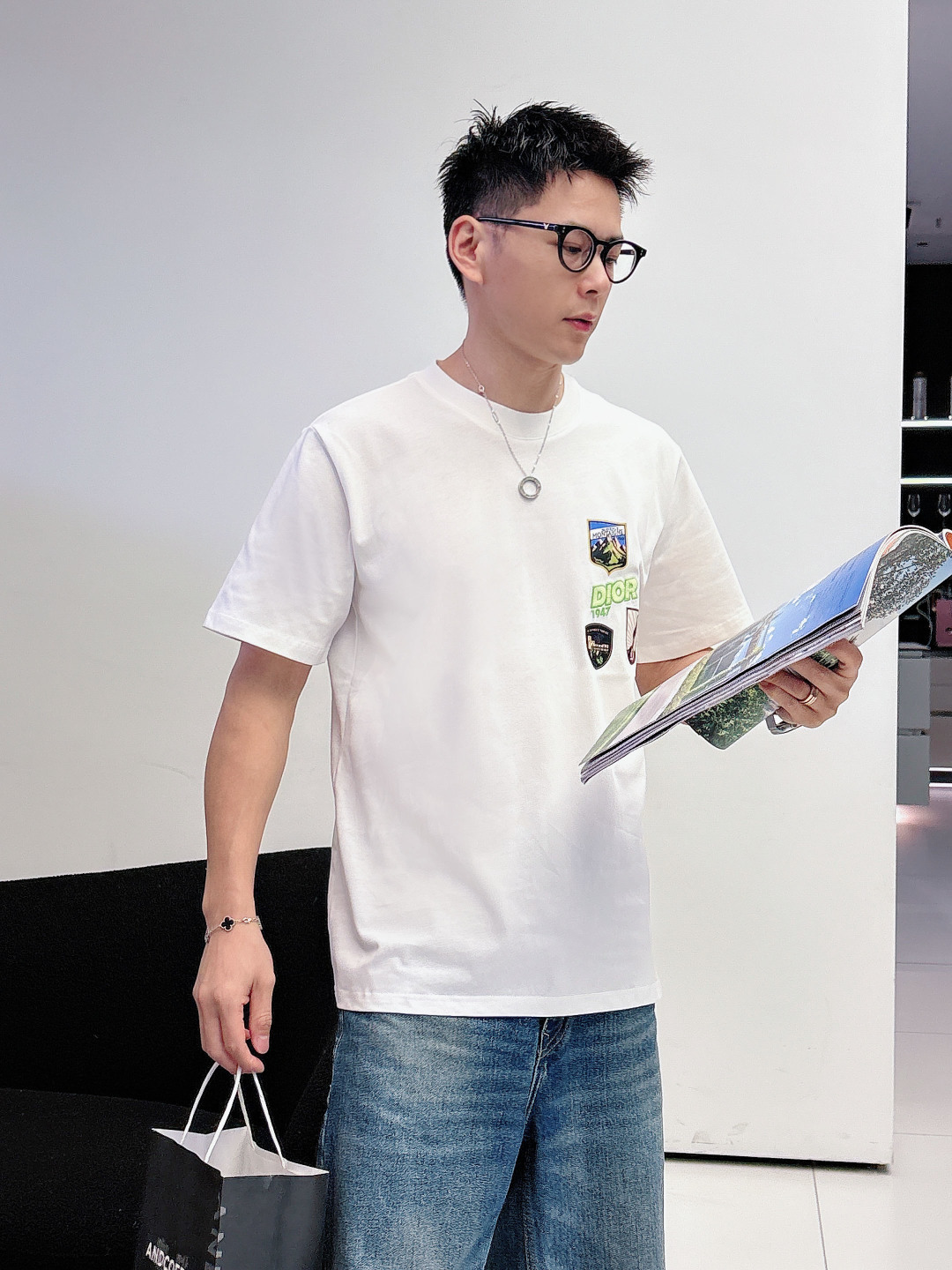 2026SS 新品Di 双层工艺印花➕刺绣 迸发街头风格与奢华时尚的创意火花。圆领印花➕刺绣标识棉质短袖