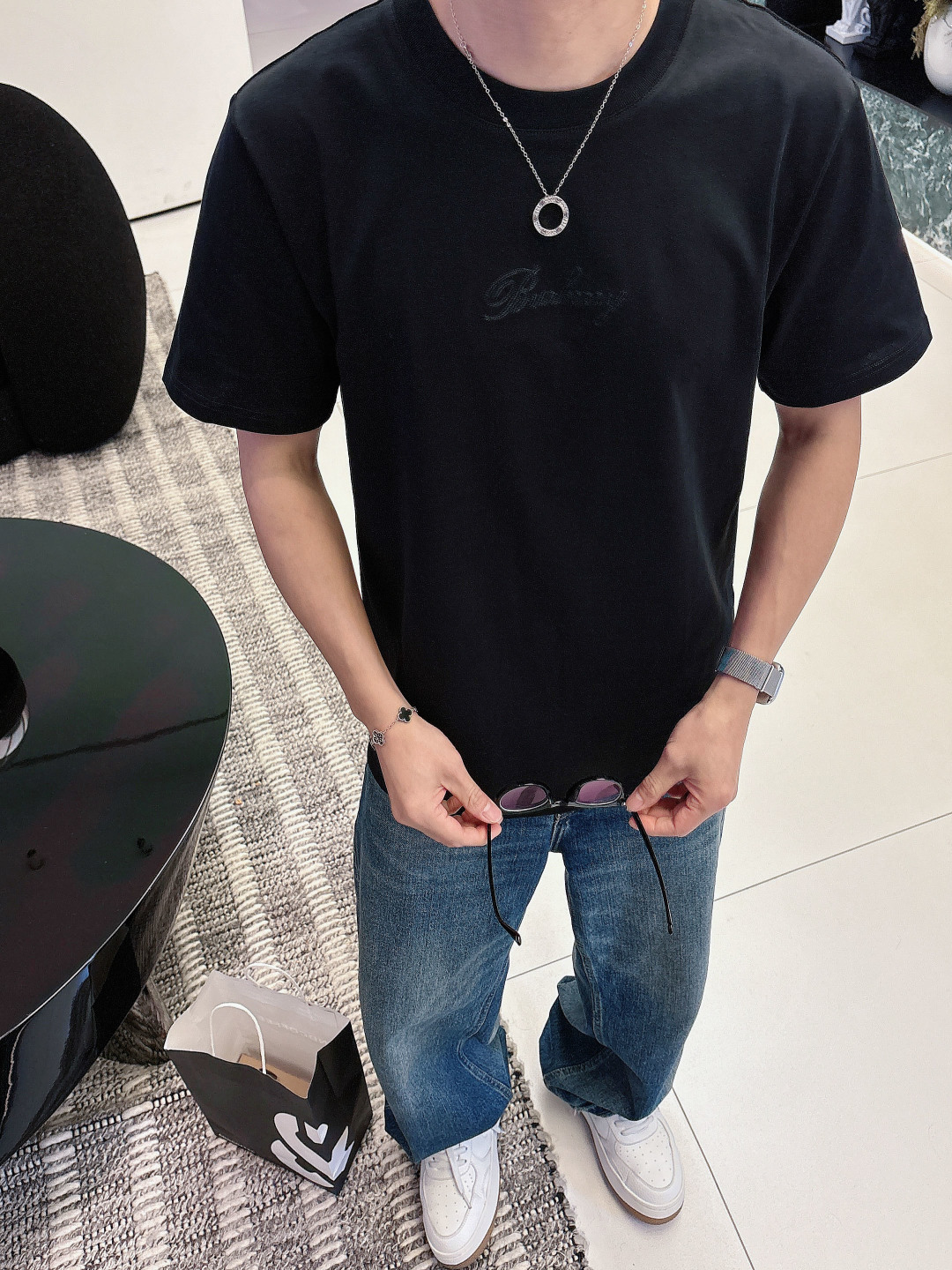 2026SS 新品 BUR春夏手工贴布绣加高密度包边刺绣圆领短袖最新款短袖采用传承的手工贴布绣，包边绣是