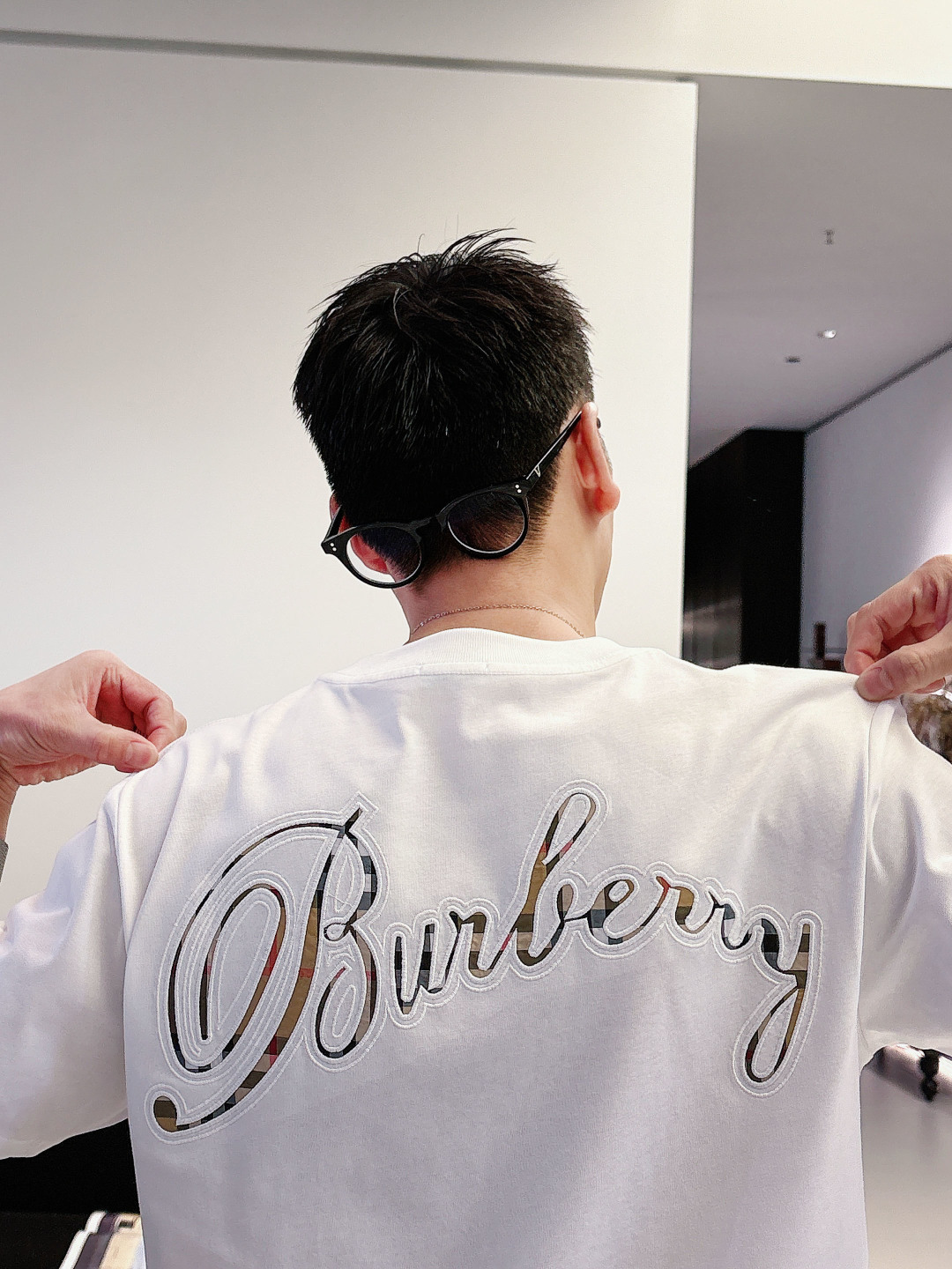 2026SS 新品 BUR春夏手工贴布绣加高密度包边刺绣圆领短袖最新款短袖采用传承的手工贴布绣，包边绣是