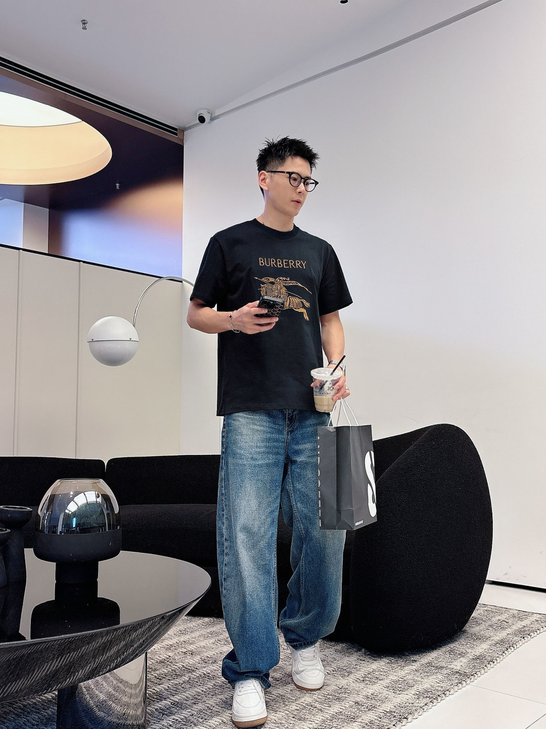 2026SS新品 Burberr*/巴宝莉 马术骑士刺绣棉质针织圆领短袖T恤战马刺绣图案主体采用精密挨针