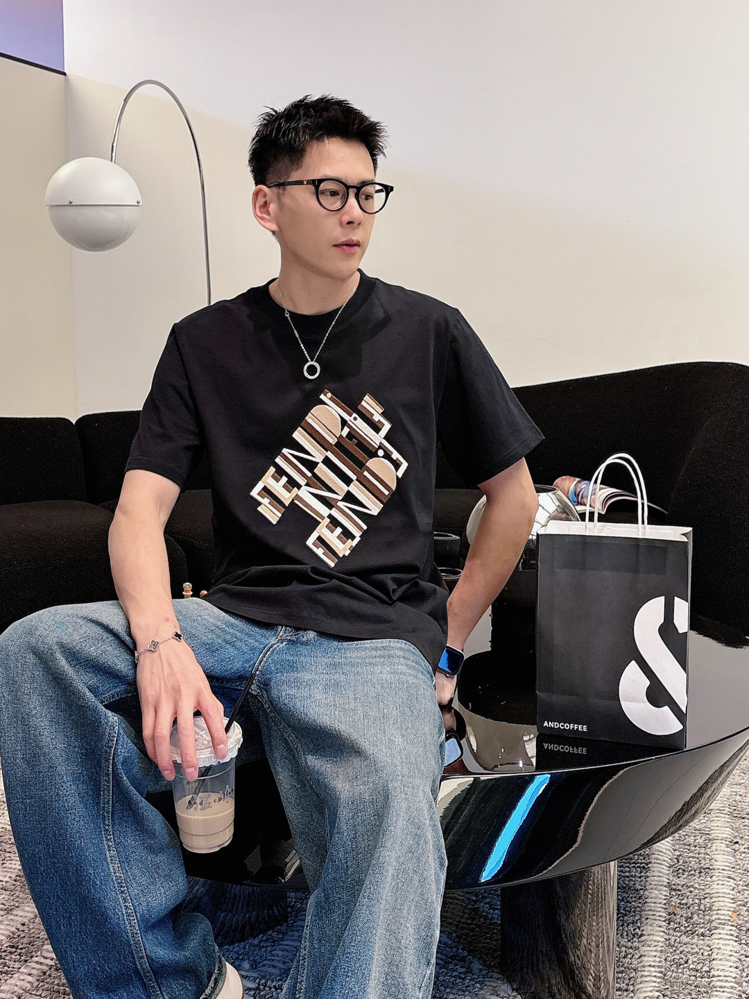 FENDI 芬迪 Fei 双F Fei 26SS新品专柜T台走秀款 胸前三重叠影几何字母🪡刺绣 短袖T恤