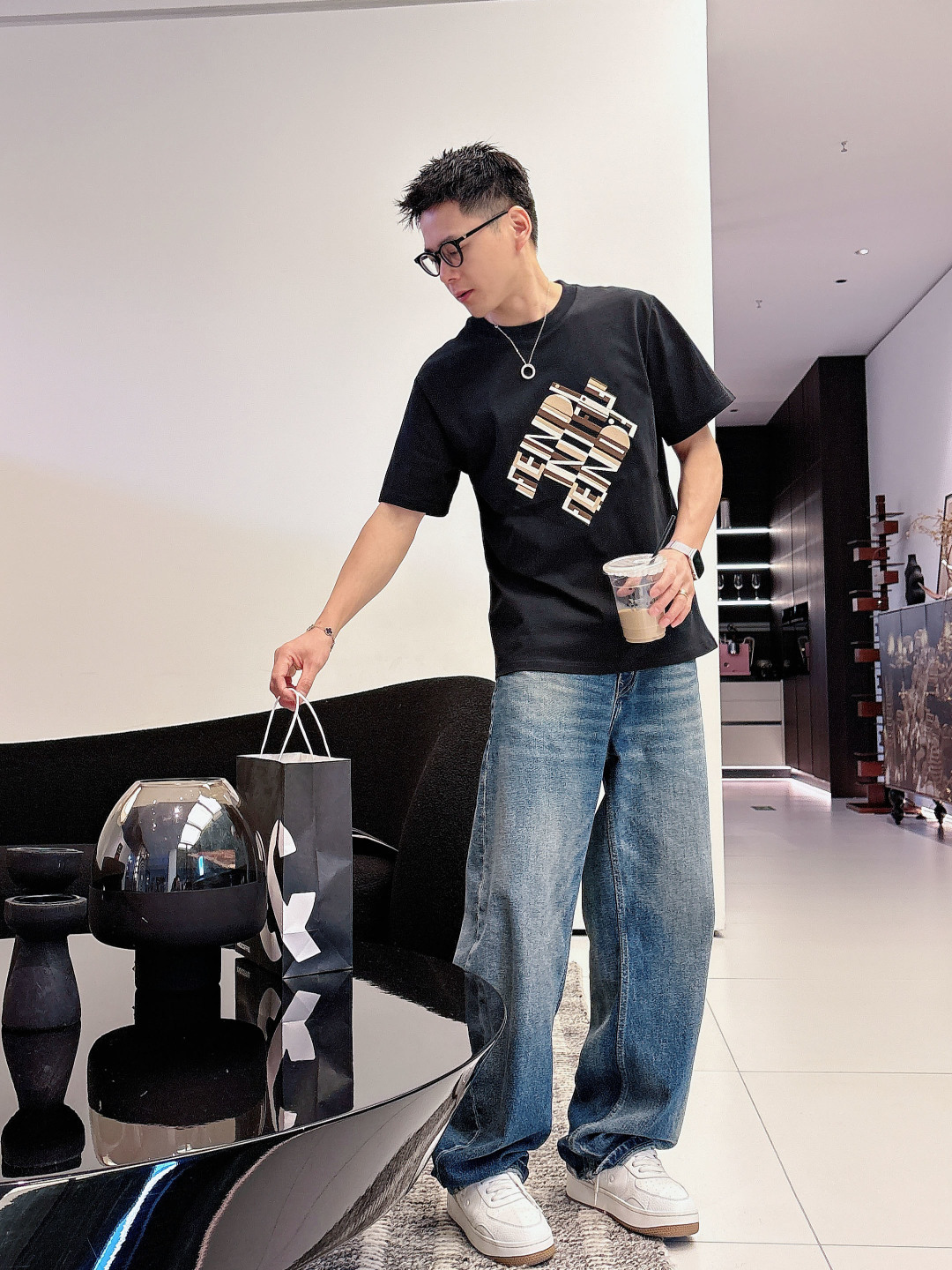 FENDI 芬迪 Fei 双F Fei 26SS新品专柜T台走秀款 胸前三重叠影几何字母🪡刺绣 短袖T恤