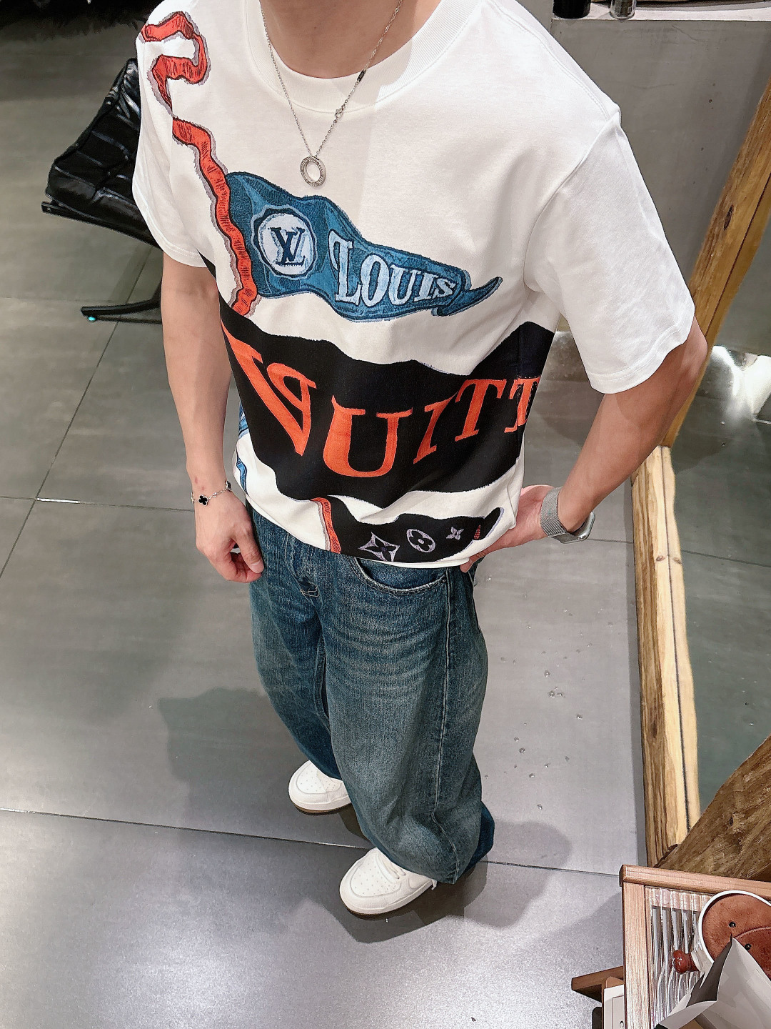 NO:684077,2026SS new product 1V high version pays attention to details and direct injection technology. Light luxury, a must-have item for daily commuting for men and women. Correct version. Welcome to compare. Double-needle stitching and cross-stitch technology. Size S-2XL (with turtleback on the back),,198609092026SS 新品1V 高版本注意细节直喷工艺.轻奢主义 男女日常通勤穿搭必备单品 正确版本 欢迎对比 · 双针车线跨缝工艺 码数S-2XL（背后有龟背）,,,Men's clothing