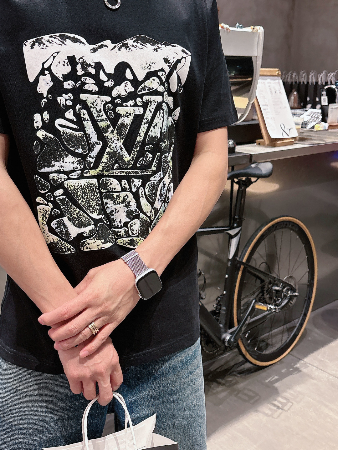 高版本注意细节（背后有龟背）Louis Vu滑雪⛷️系列‼️短袖T恤®🖤LV2026滑雪系列T恤，定制面