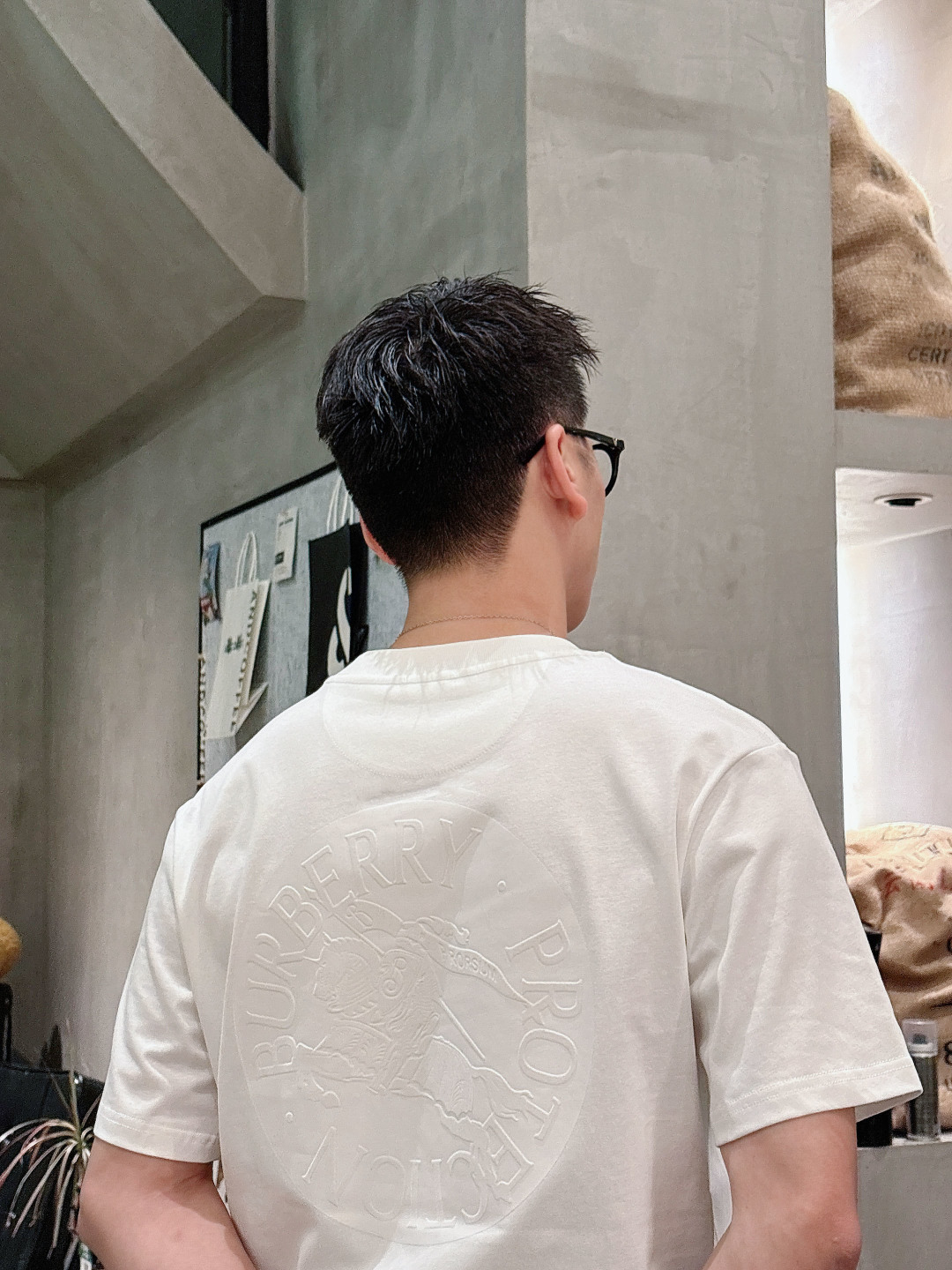 Bu 2026 SS新品.时尚休闲圆领短袖.专柜同步有售，进口面料，工艺极度复杂，视觉相当雅致时髦，高贵